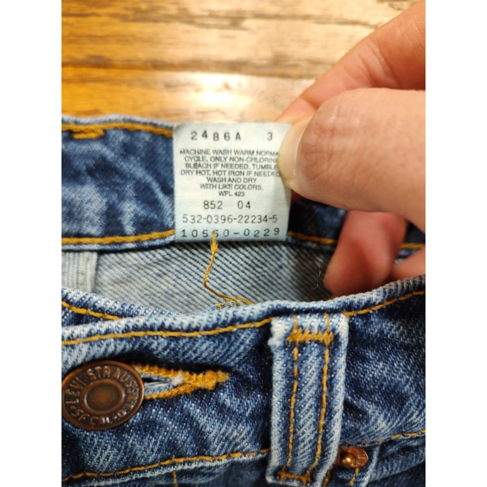 Levi's VINTAGE Levi's Jeans 550 USA Relaxed Tapered Womens 25x29 Zip 29 Inseam Blue 100% Cotton 90s Retro USA Size 42" / US 20 - 7 Thumbnail