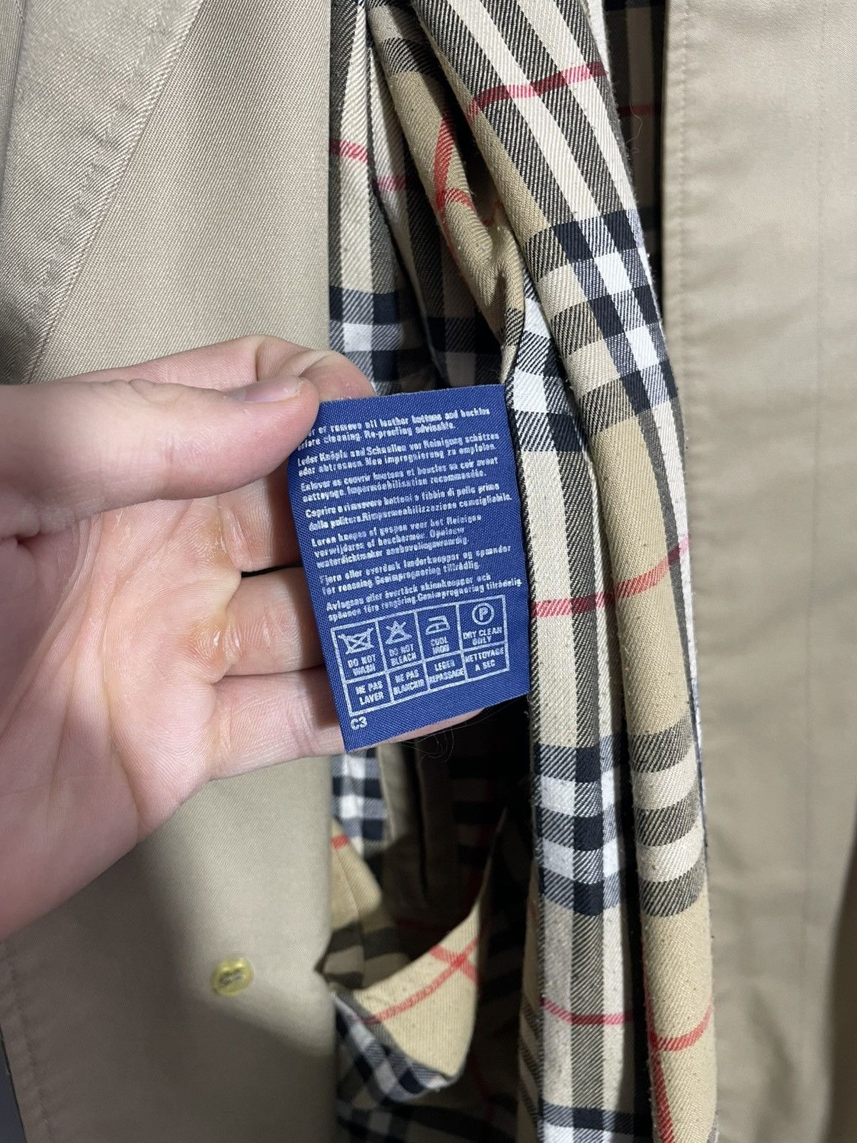 Burberry × Vintage Vintage Burberry beige trench coat men’s size 54 Size US L / EU 52-54 / 3 - 16 Thumbnail
