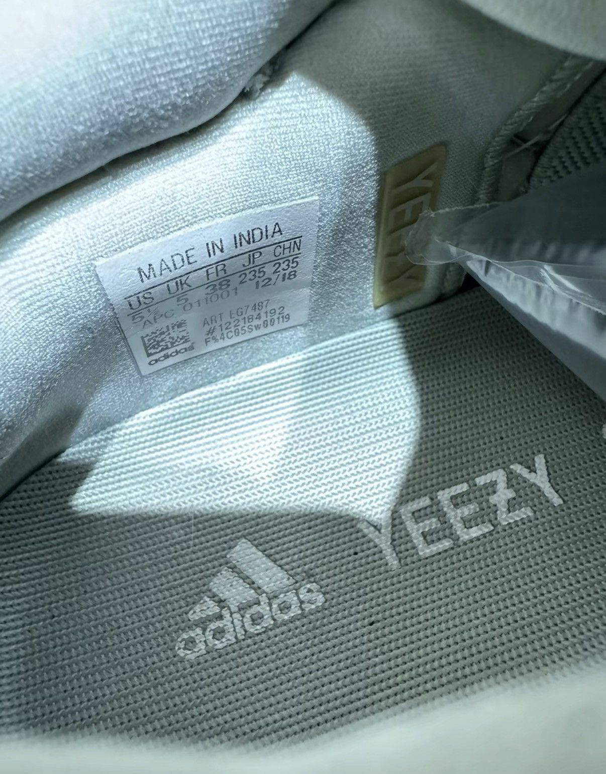Adidas adidas Yeezy 700 Salt, EG7487 K37 Size US 8 / IT 38 - 6 Thumbnail