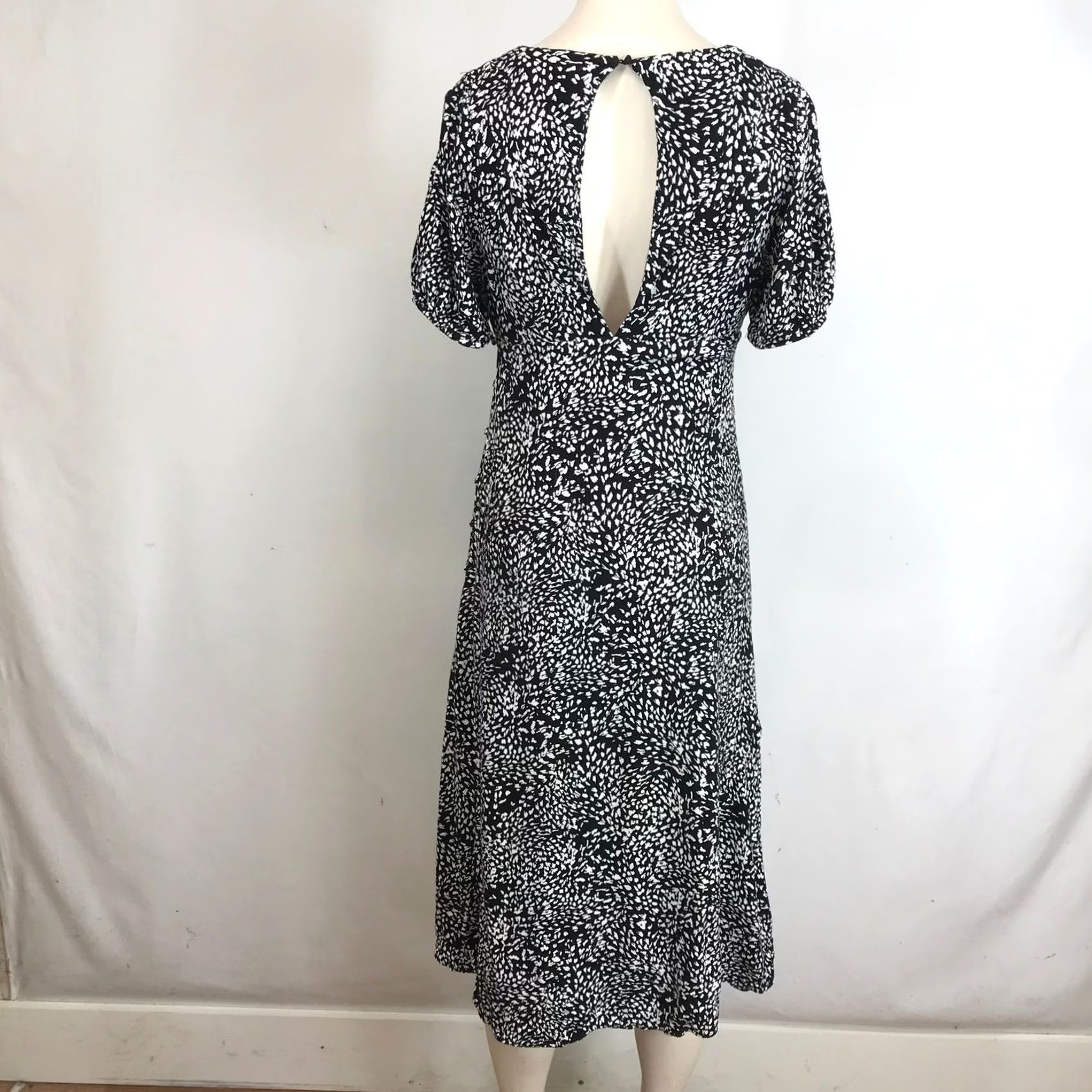 Free People Free People Black White Abstract Print Flutter Sleeve Midi Dress Size 2 Size XS / US 0-2 / IT 36-38 - 5 Thumbnail