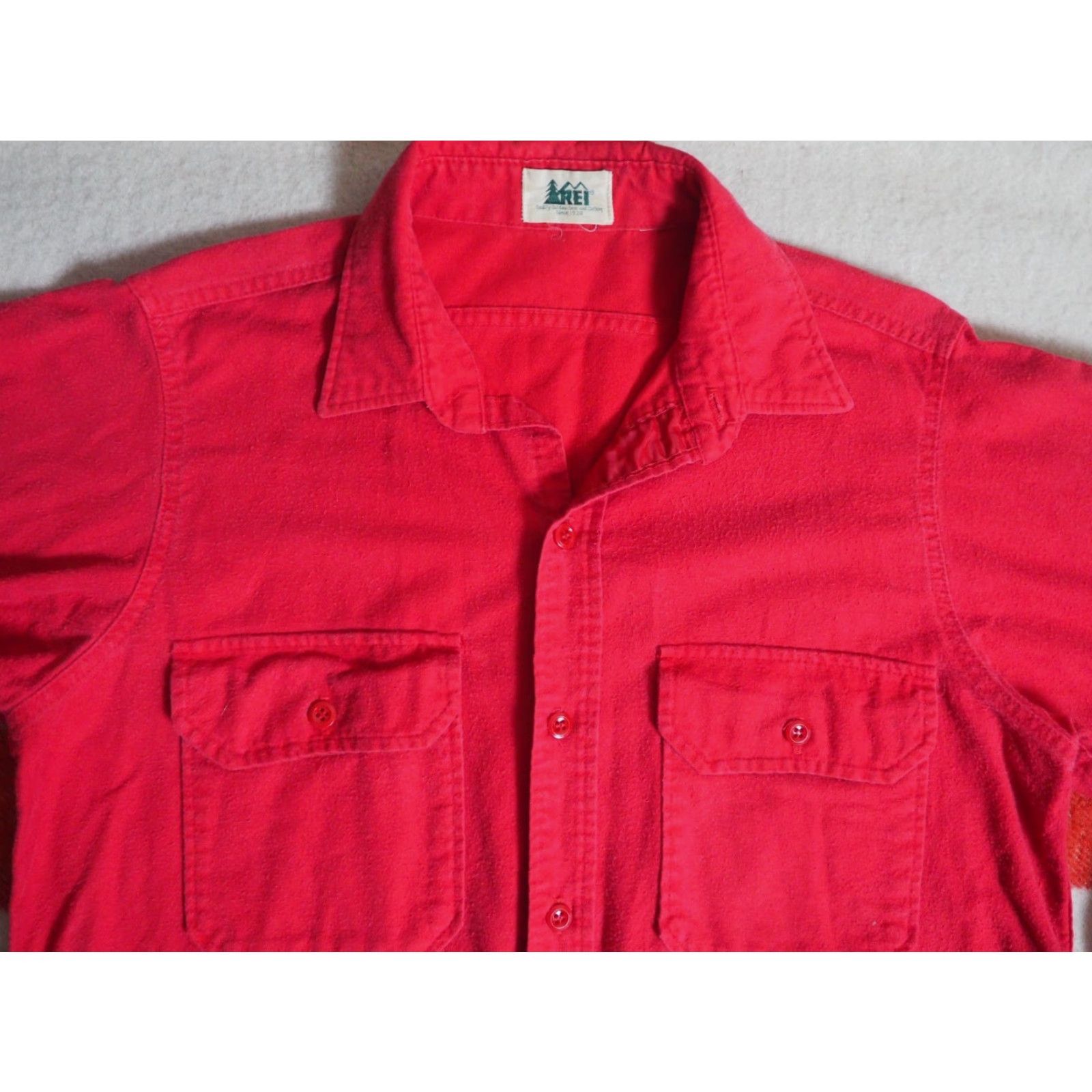 Vintage VINTAGE REI Shirt MT MT Red 1980s Button-Front Cotton Outdoor Grunge Men M/L+ Look: Grunge Size US M / EU 48-50 / 2 - 3 Thumbnail
