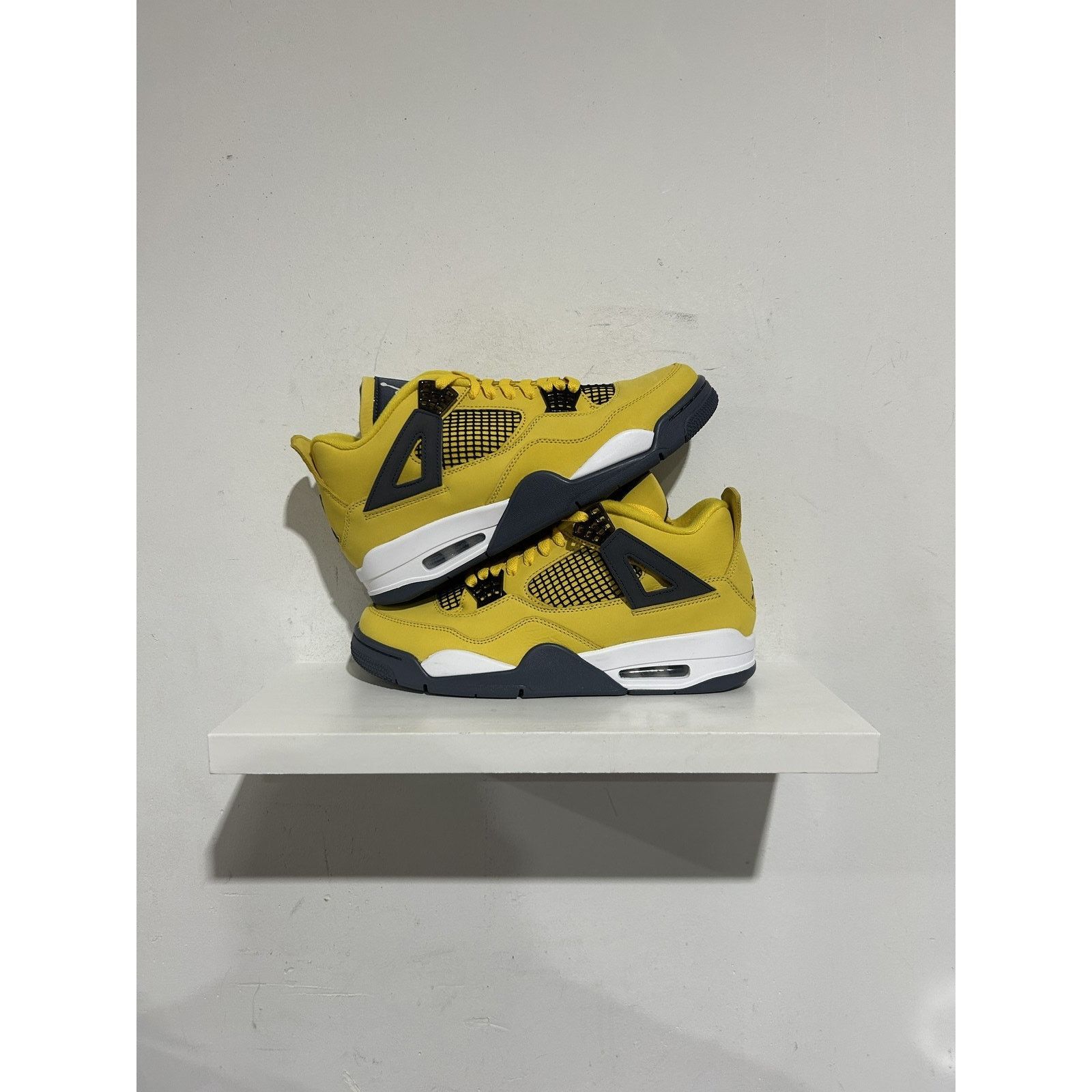 Nike JORDAN 4 RETRO LIGHTING 2021 SIZE 10 NEW Size US 10 / EU 43 - 1 Thumbnail