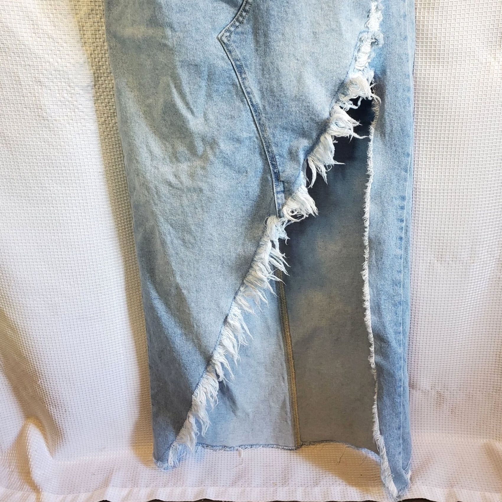 Forever 21 FOREVER 21 Skirt Womens L Blue Denim Asymmetrical Maxi Lightwash Fringe Cowgirl Size 36" / US 14 / IT 50 - 4 Thumbnail