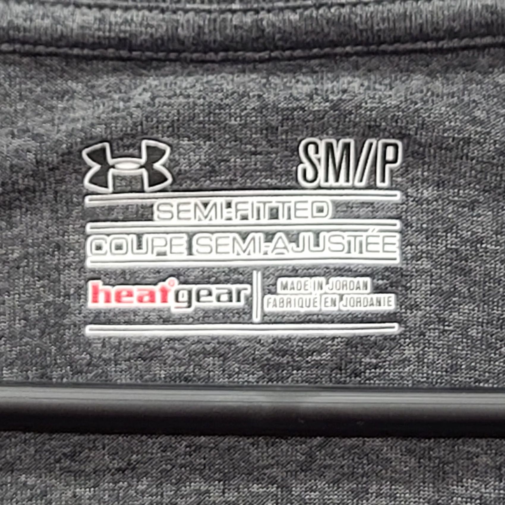 Under Armour Under Armour Shirt Womens S Slim Heat Gear Short Sleeve V-Neck Pullover Size S / US 4 / IT 40 - 2 Thumbnail
