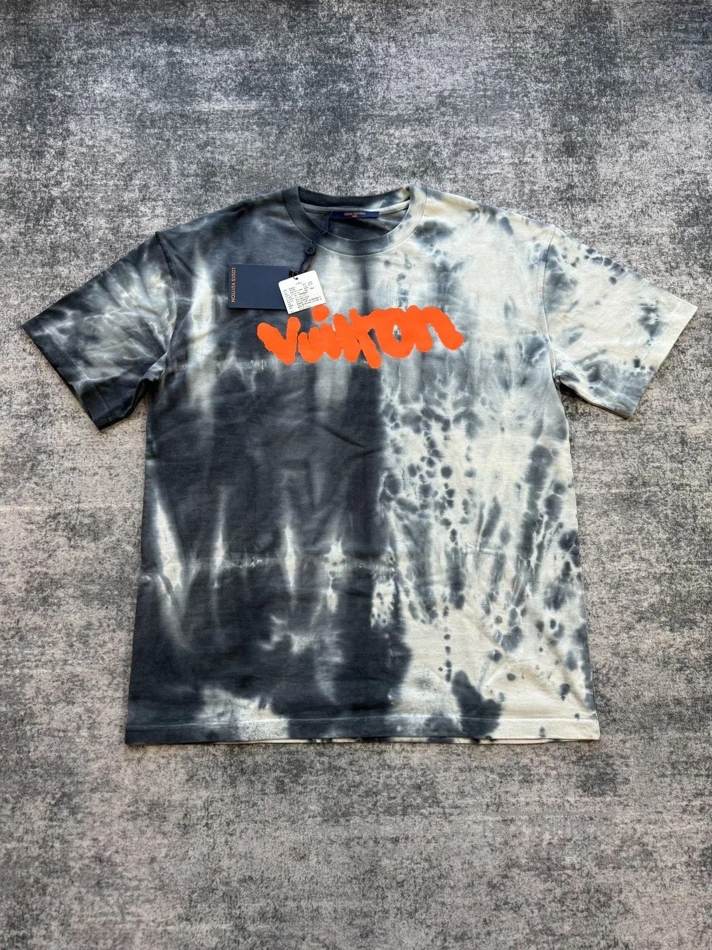 Louis Vuitton Louis Vuitton Tie-Dye Letter Print Short-Sleeve. Size US L / EU 52-54 / 3 - 1 Thumbnail