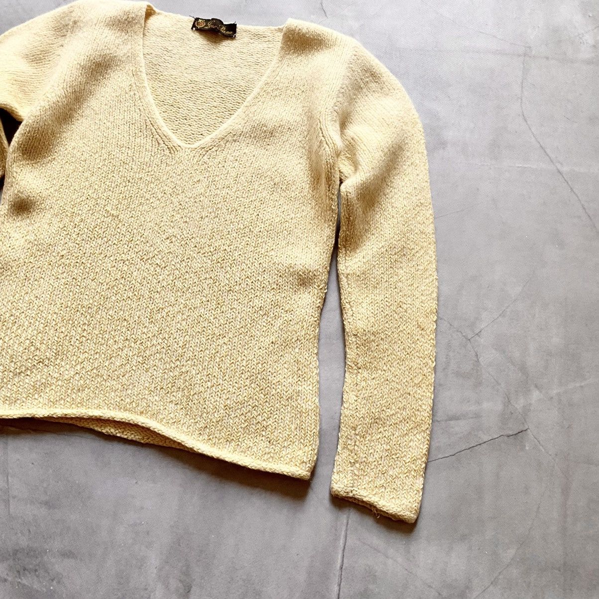Loro Piana Vintage Loro Piana V-Neck Womens Blend Wool Sweater Size XS / US 0-2 / IT 36-38 - 2 Thumbnail
