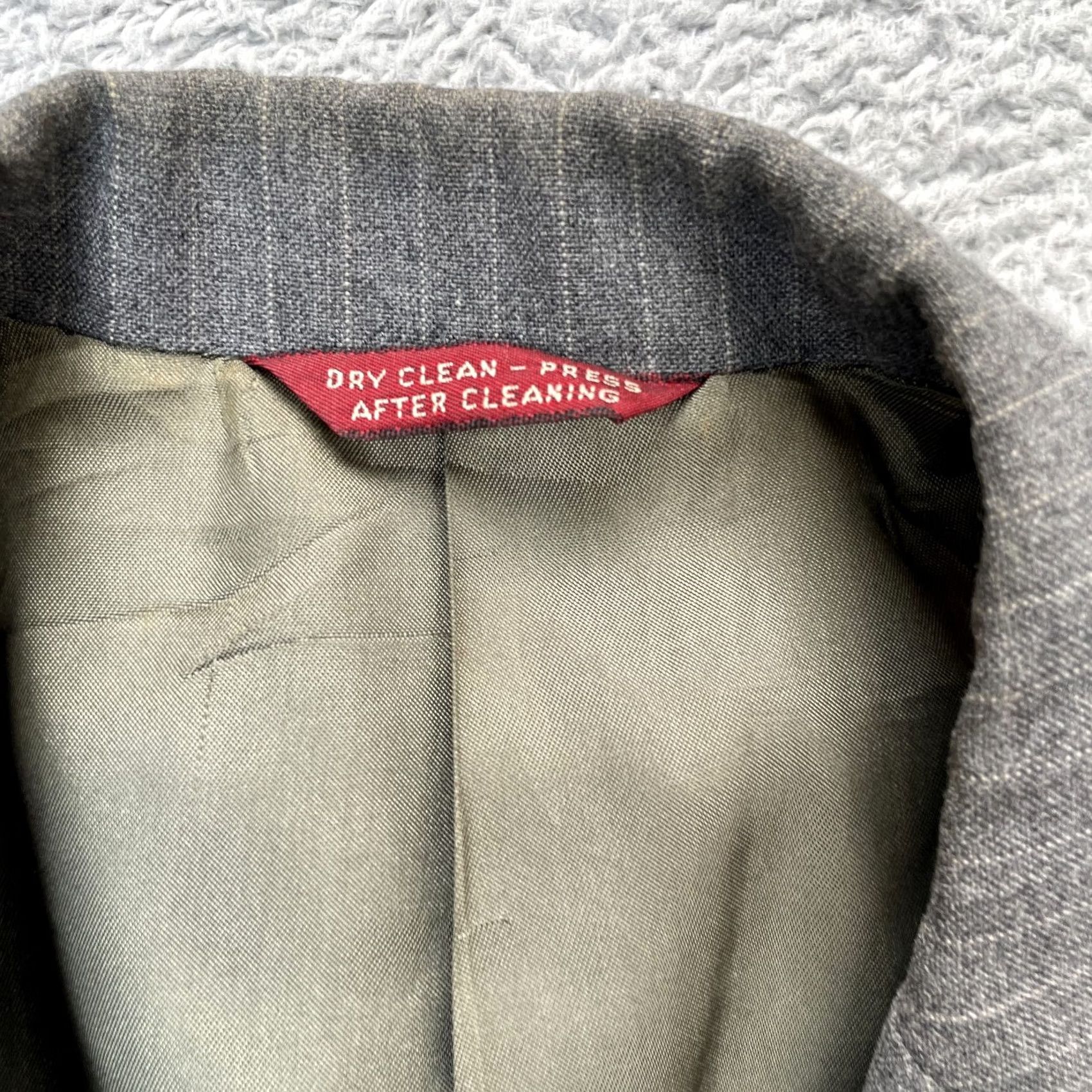 Vintage VINTAGE Cricketeer Blazer Mens M Gray Pinstripe Notch Lapel Two-Button Front Jacket Coat Single-Breasted Way: Classic, Retro, USA Mens Size 40R - 4 Thumbnail