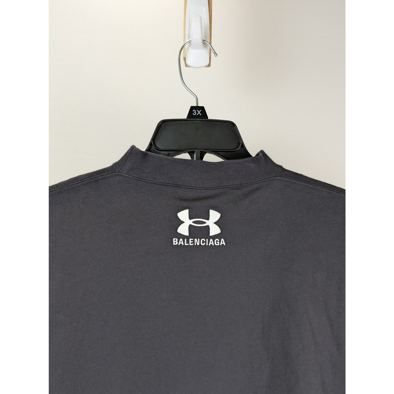 Balenciaga × Under Armour o1rshd1 Vintage Jersey Oversized T-Shirt Washed Black/White Size US M / EU 48-50 / 2 - 15 Thumbnail