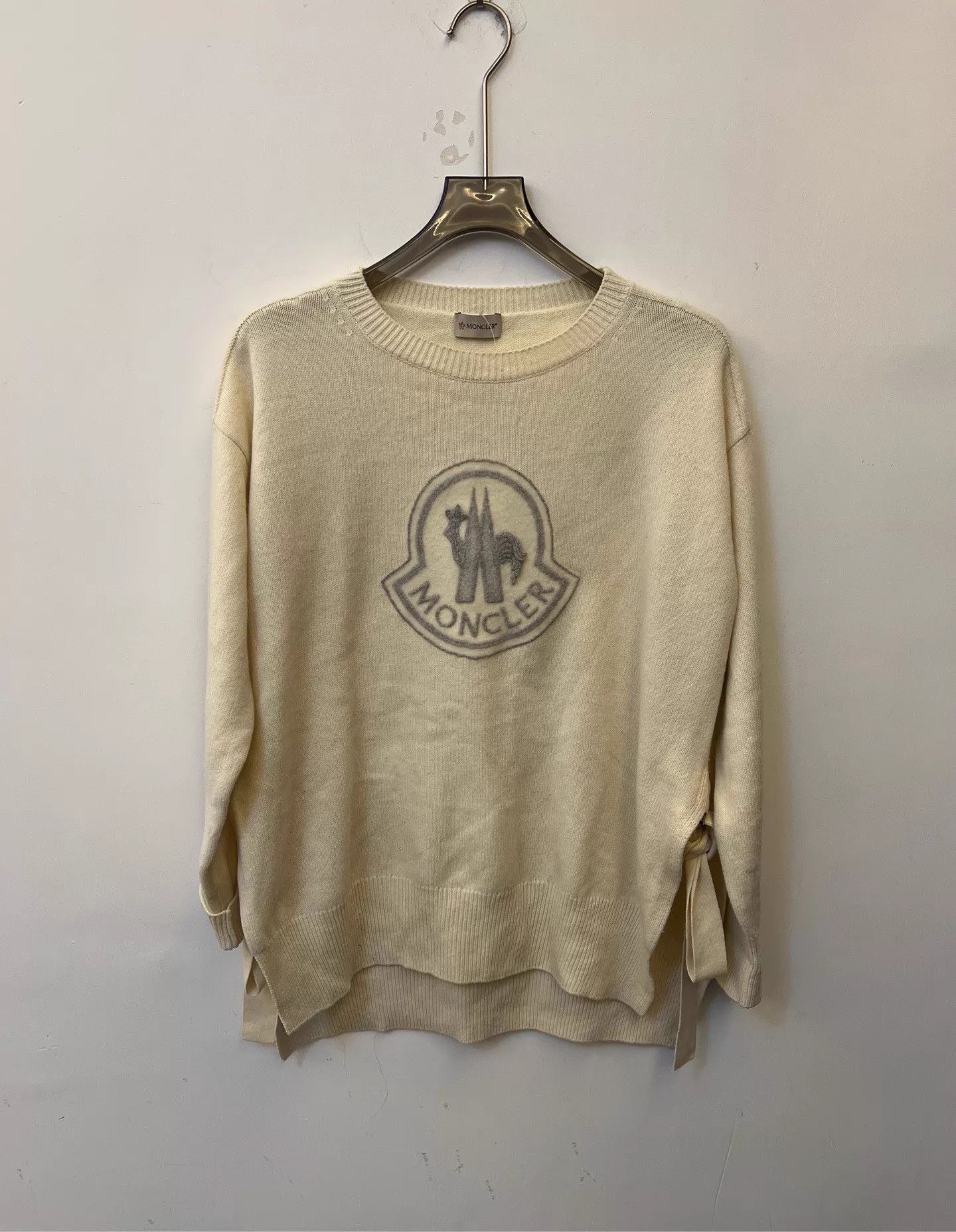 Moncler Moncler Embroidered Logo Tie-White Sweater M Size US M / EU 48-50 / 2 - 1 Thumbnail