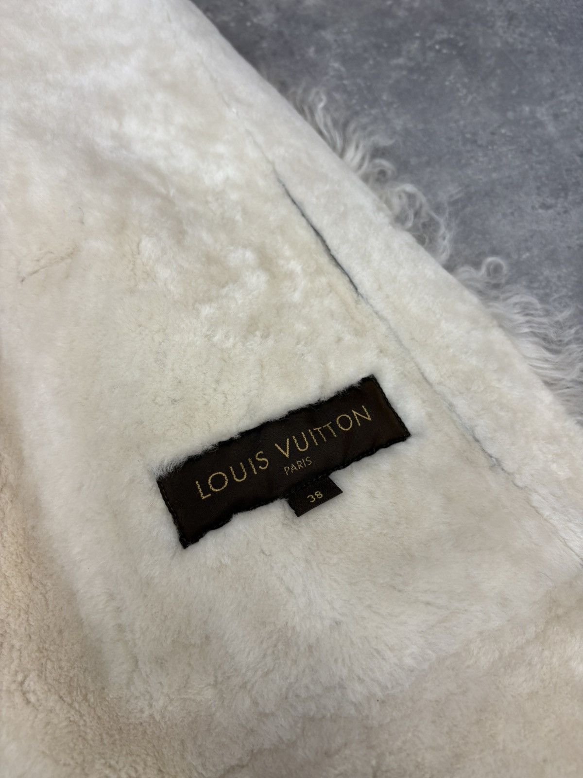 Louis Vuitton Louis Vuitton PreFall 2015-16 leather shearling jacket Size XS / US 0-2 / IT 36-38 - 2 Thumbnail