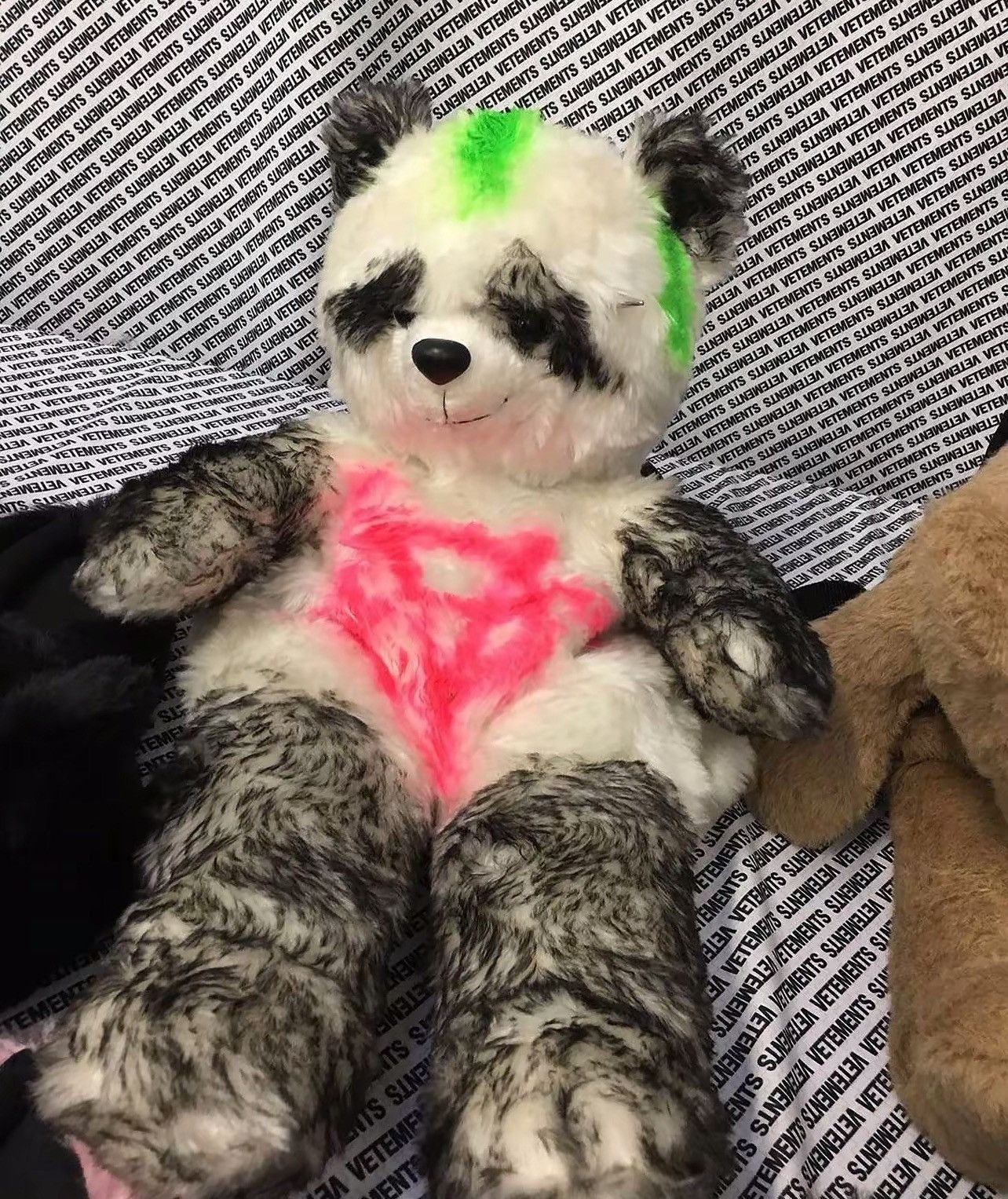 Vetements Vetements 19FW White Mohair Anarchy Bear Backpack Size ONE SIZE - 5 Thumbnail