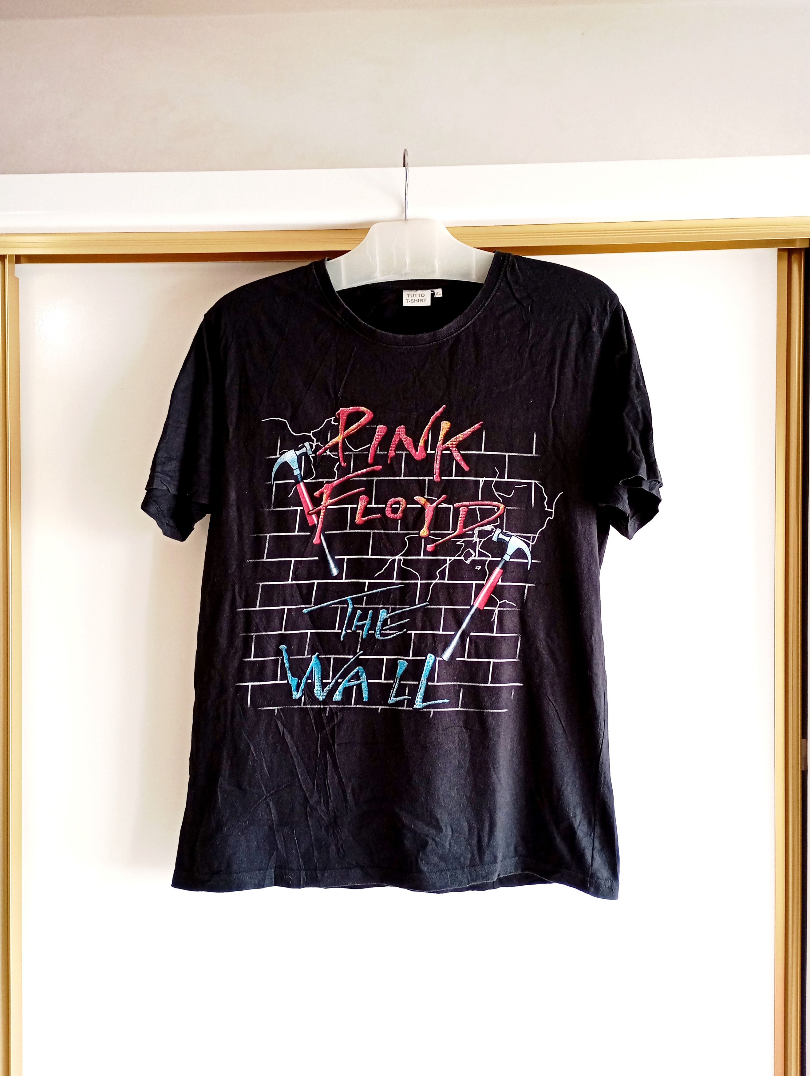 Band Tees Vintage 90s Pink Floyd The Wall Album Tshirt Size US XL / EU 56 / 4 - 2 Thumbnail