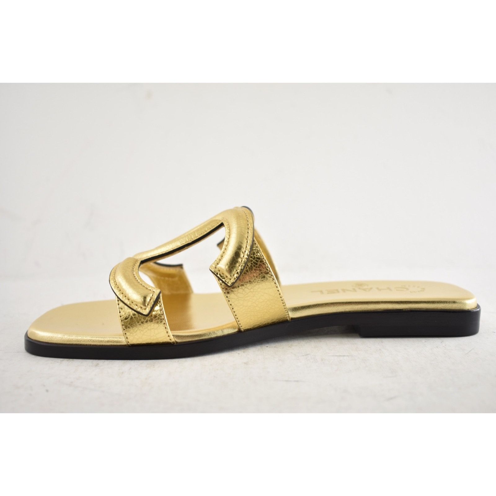 Chanel Chanel Golden Cracked Leather XL CC Mules Sandals 37 Size US 6 / IT 36 - 16 Thumbnail