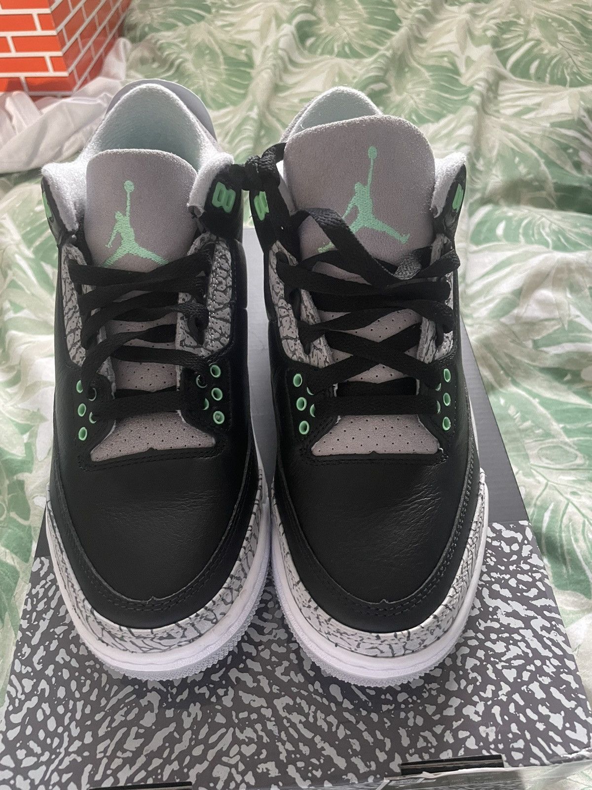 Jordan Brand Jordan 3 Green Glow Size US 7 / EU 40 - 2 Thumbnail