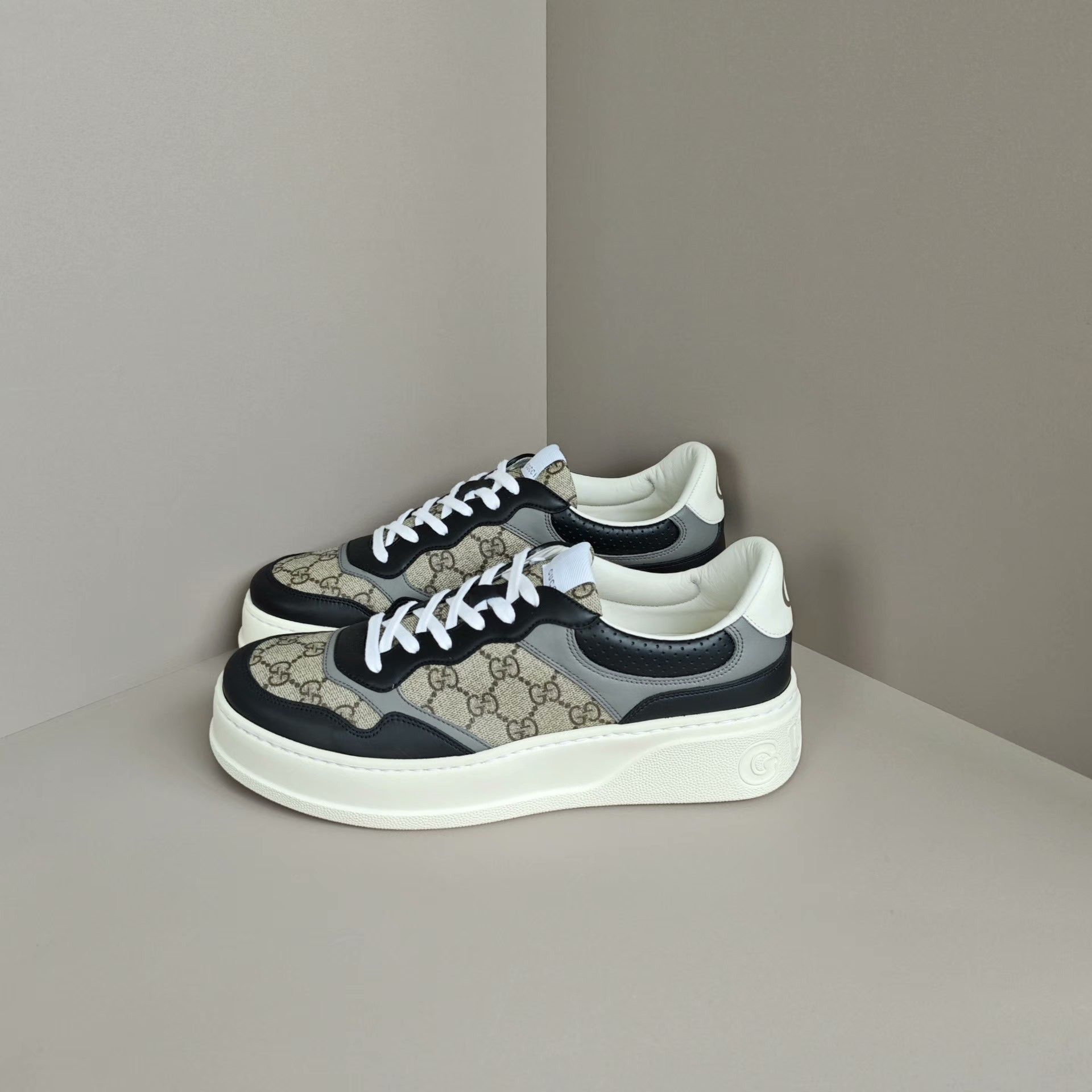 Gucci Gucci Lowtop Sneakers 10 Men Size US 10 / EU 43 - 1 Thumbnail