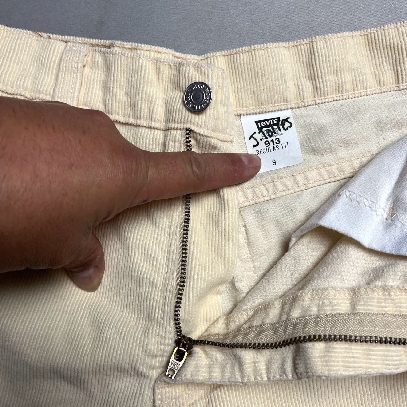 VINTAGE Levi's 913 Corduroy Shorts Regular Fit Women 29 Beige 70s Orange Tab Chino
