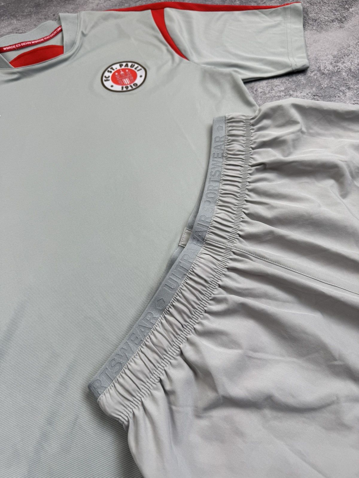 Sports Specialties St. Pauli Hamburg DIIY Training Set Jersey Shorts Size M Size US M / EU 48-50 / 2 - 8 Thumbnail