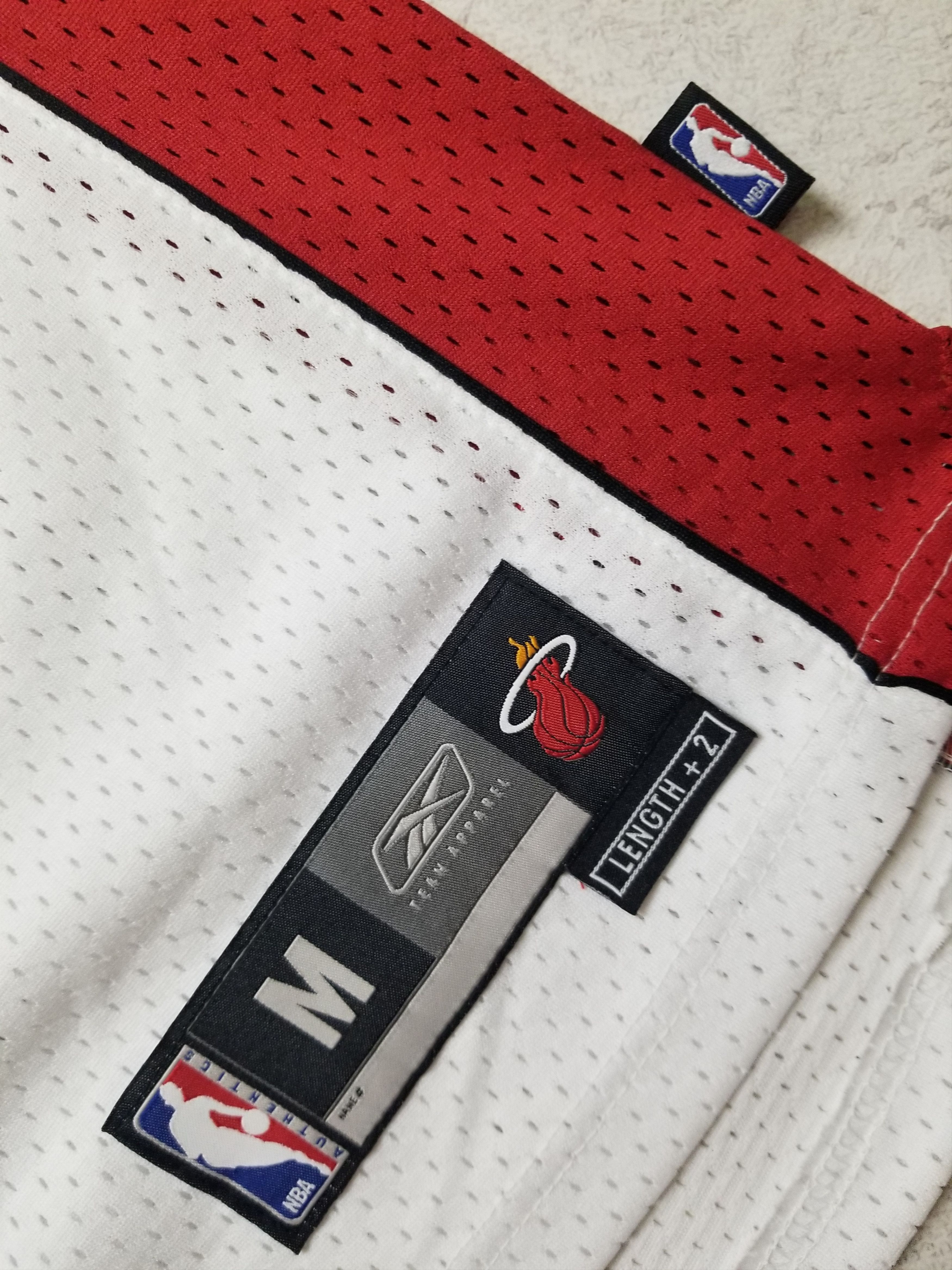 Reebok Vtg Miami Heat Shaquille O'Neal #32 Basketball NBA Jersey Size US M / EU 48-50 / 2 - 16 Thumbnail