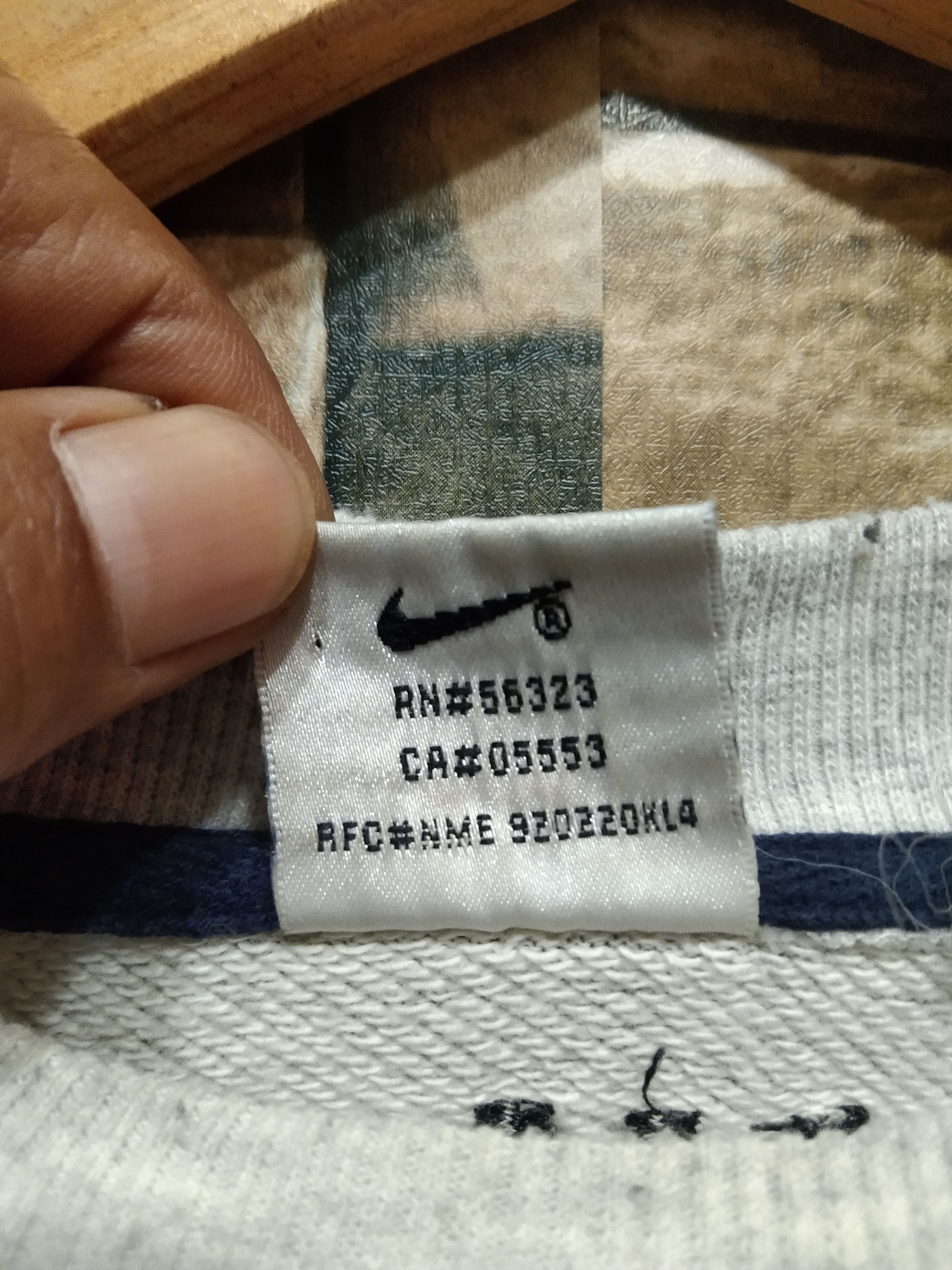 Nike × Vintage Vintage Nike Swoosh Big Logo Size US L / EU 52-54 / 3 - 9 Thumbnail