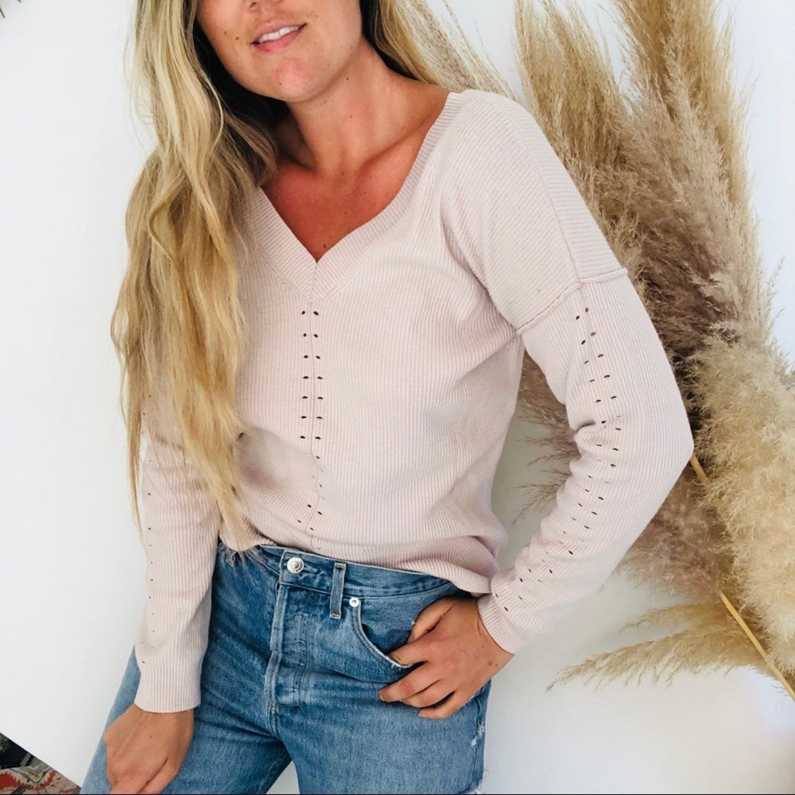 Topshop TOPSHOP Pale Pink Blush VNeck Oversize Slit Pullover Sweater Size XS / US 0-2 / IT 36-38 - 1 Thumbnail