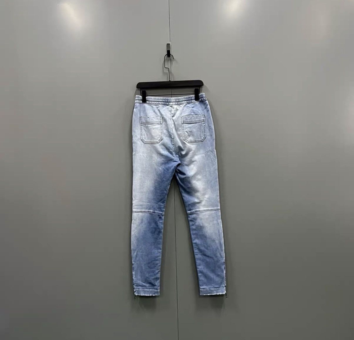 Balmain BALMAIN Washed Distressed Denim Jeans J41 Size US 30 / EU 46 - 2 Thumbnail