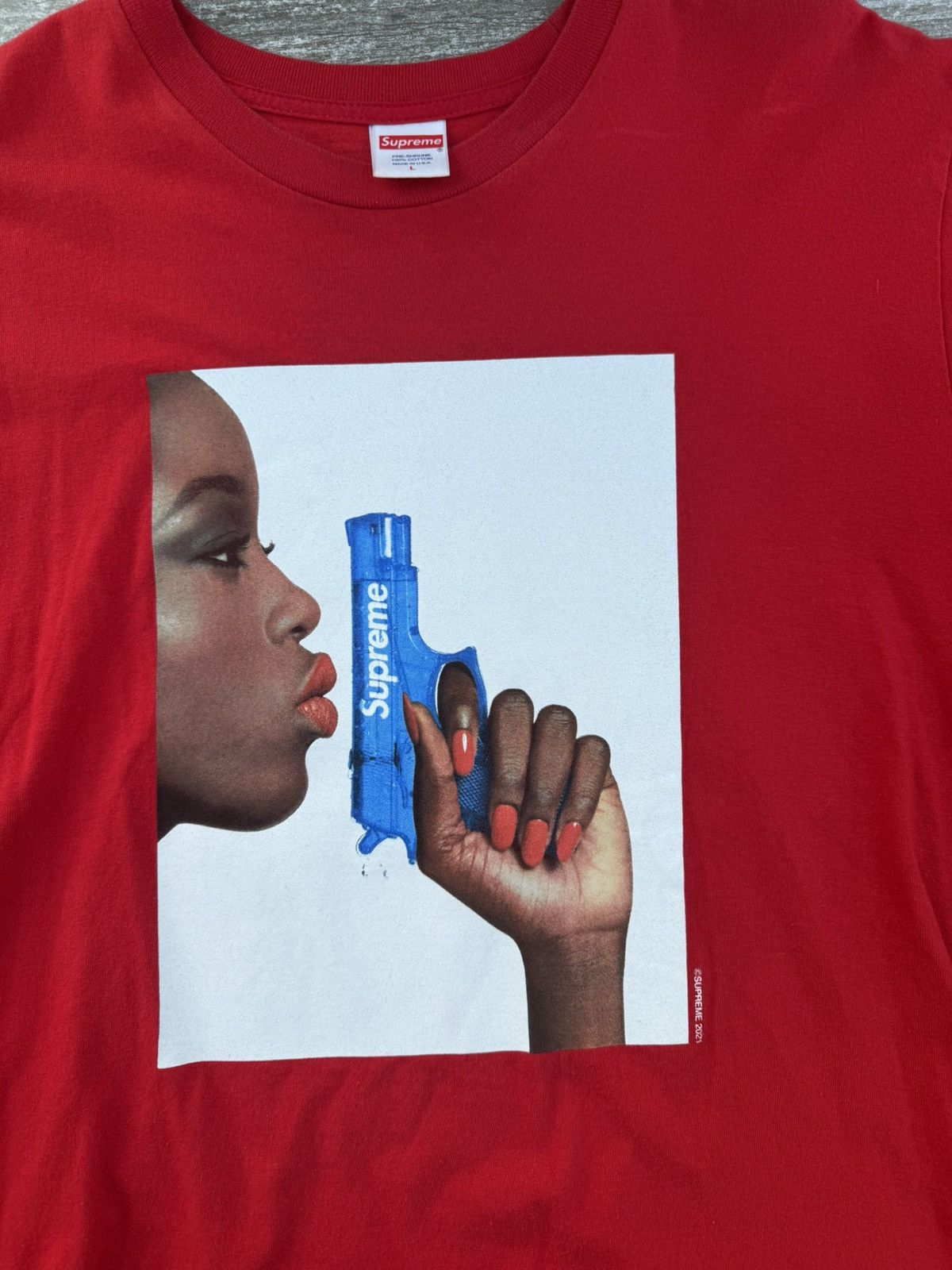 Supreme Water Pistol Tee Size US L / EU 52-54 / 3 - 2 Thumbnail
