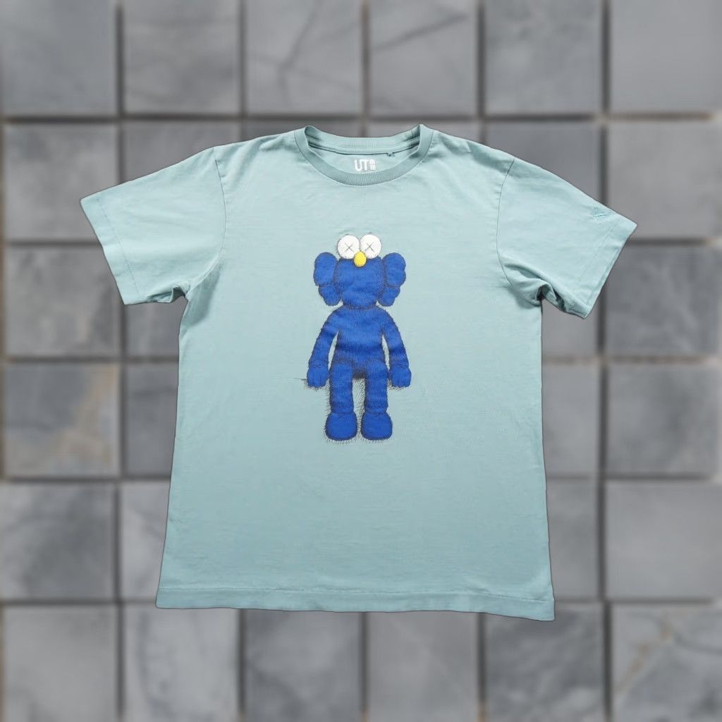 Uniqlo Uniqlo Shirt Mens Small Blue KAWS Streetwear Graphic Art Tee Short Sleeve Adult Size US S / EU 44-46 / 1 - 1 Thumbnail