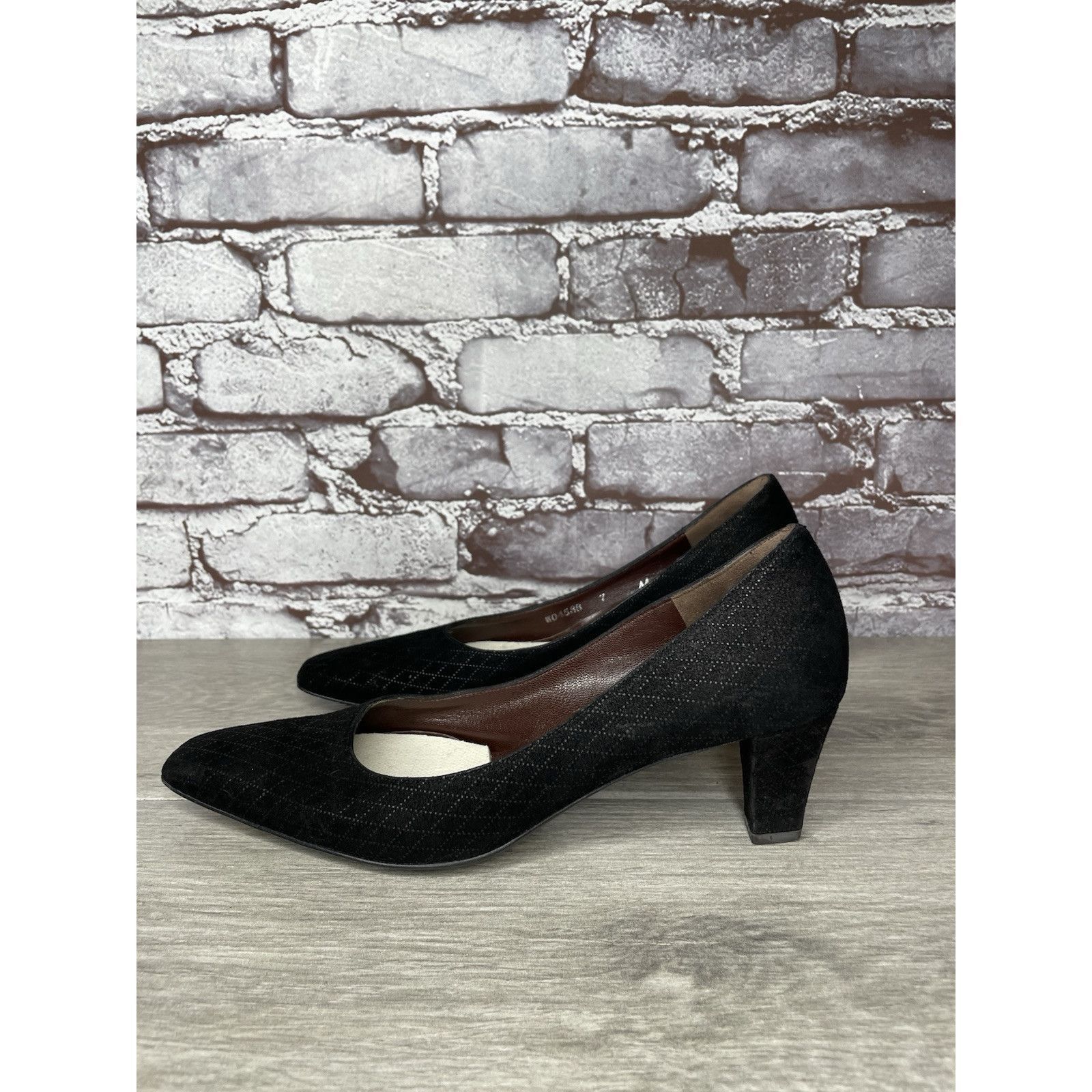 Bruno Magli Bruno Magli Vero Cuoio Black Suede Leather Diamond VTG Heels Size US 7 / IT 37 - 17 Thumbnail