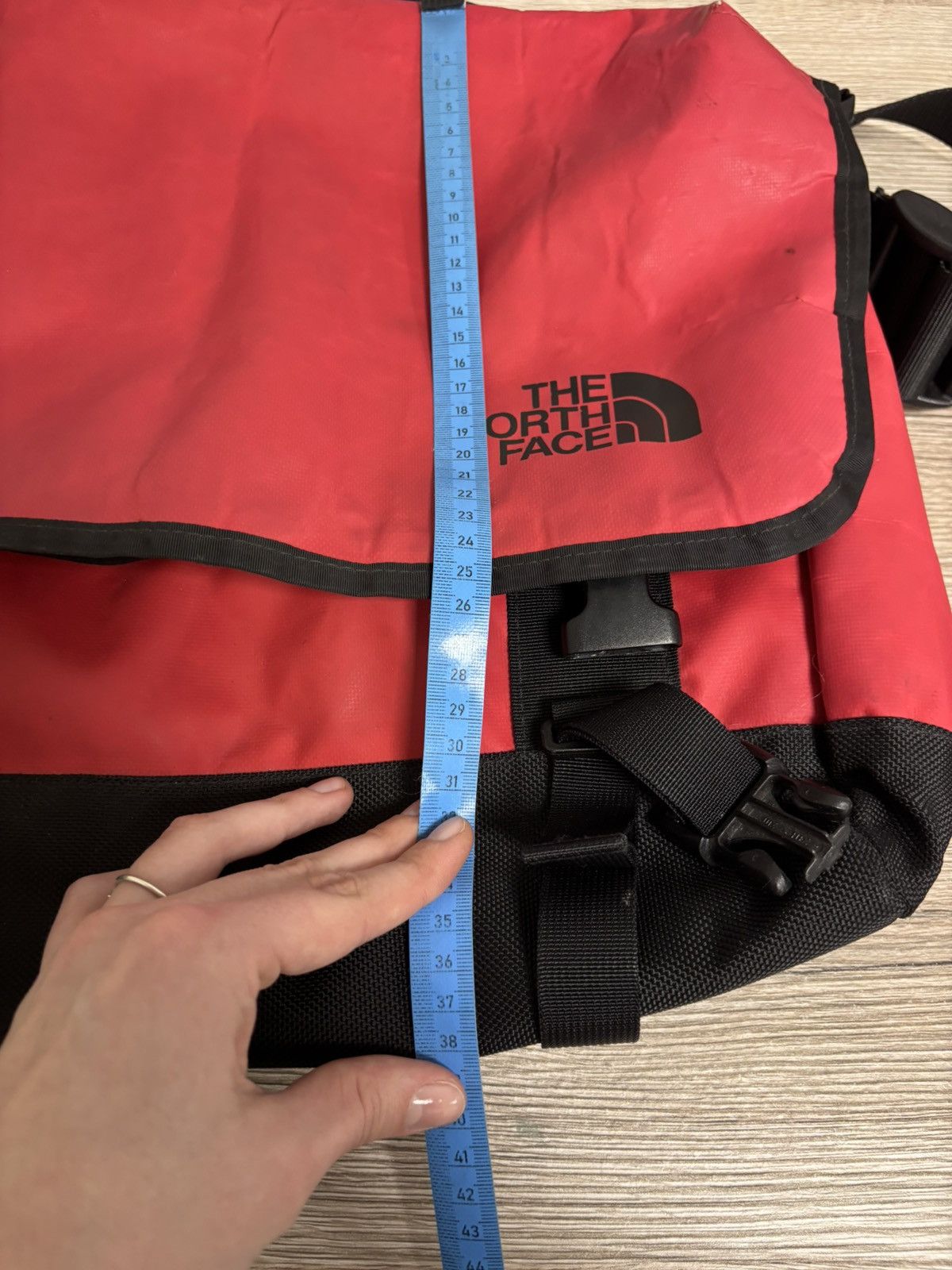 The North Face The North Face Base Camp Voyager Messenger Bag Red Outdoor Size ONE SIZE - 24 Thumbnail