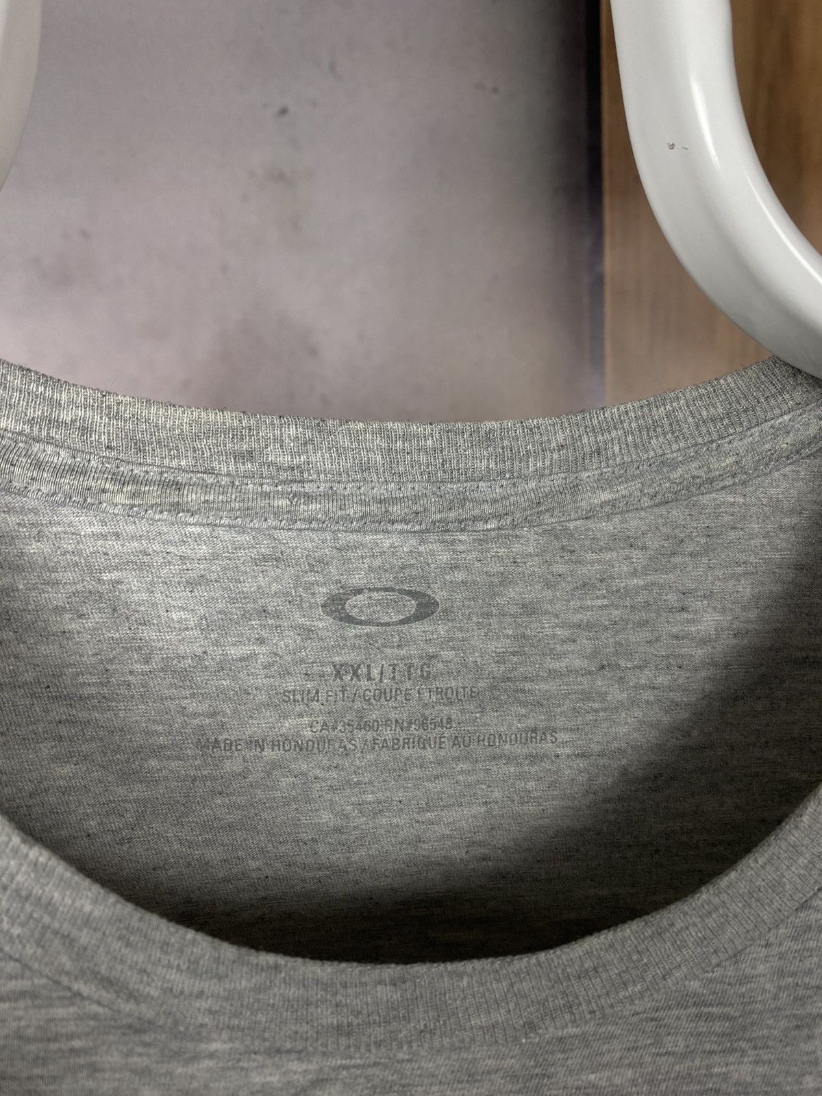 Oakley 🔘Vintage T-Shirt Slim Fit Oakley Big Central Logo Tee🔘 Size US XXL / EU 58 / 5 - 8 Thumbnail