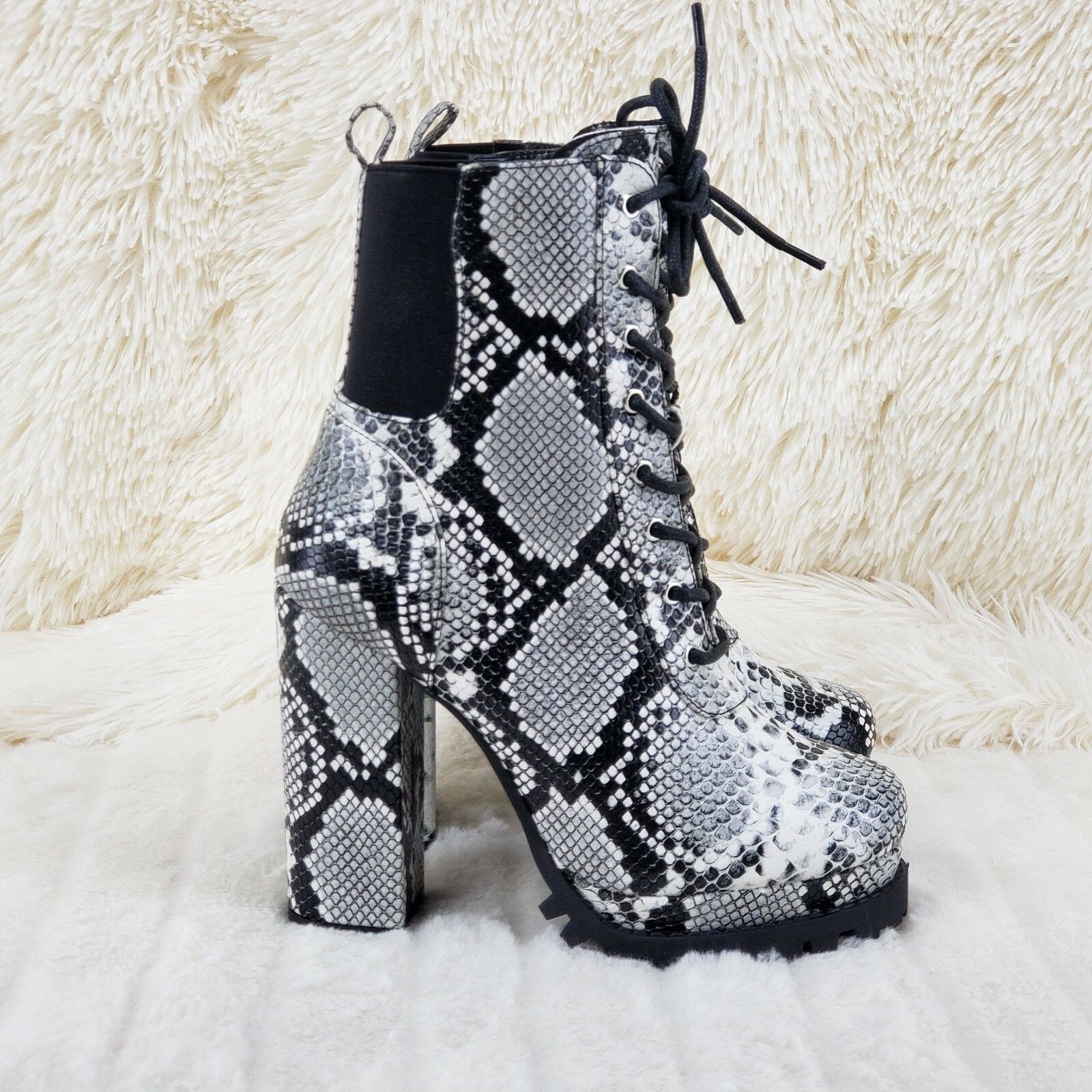 Other CR Winnie Lace Up Ankle Boots 4.5" Chunky Block Heels 6 -11 Size US 8.5 / IT 38.5 - 6 Thumbnail