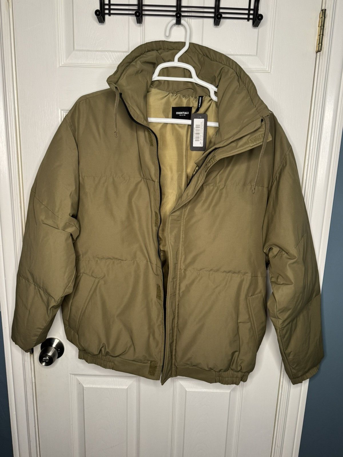 Fear of God Fear of God ESSENTIALS Puffer Army Green Size US L / EU 52-54 / 3 - 1 Thumbnail