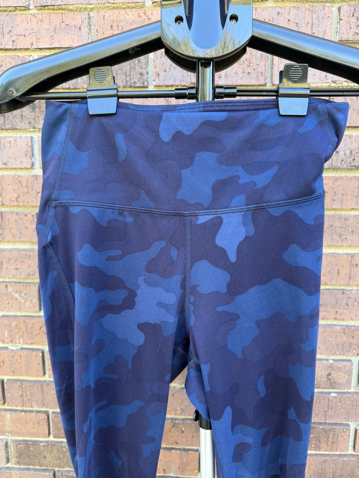 Other All In Motion Exercise Capri Leggings Blue Navy Camouflage Size 26" / US 2 / IT 38 - 2 Thumbnail
