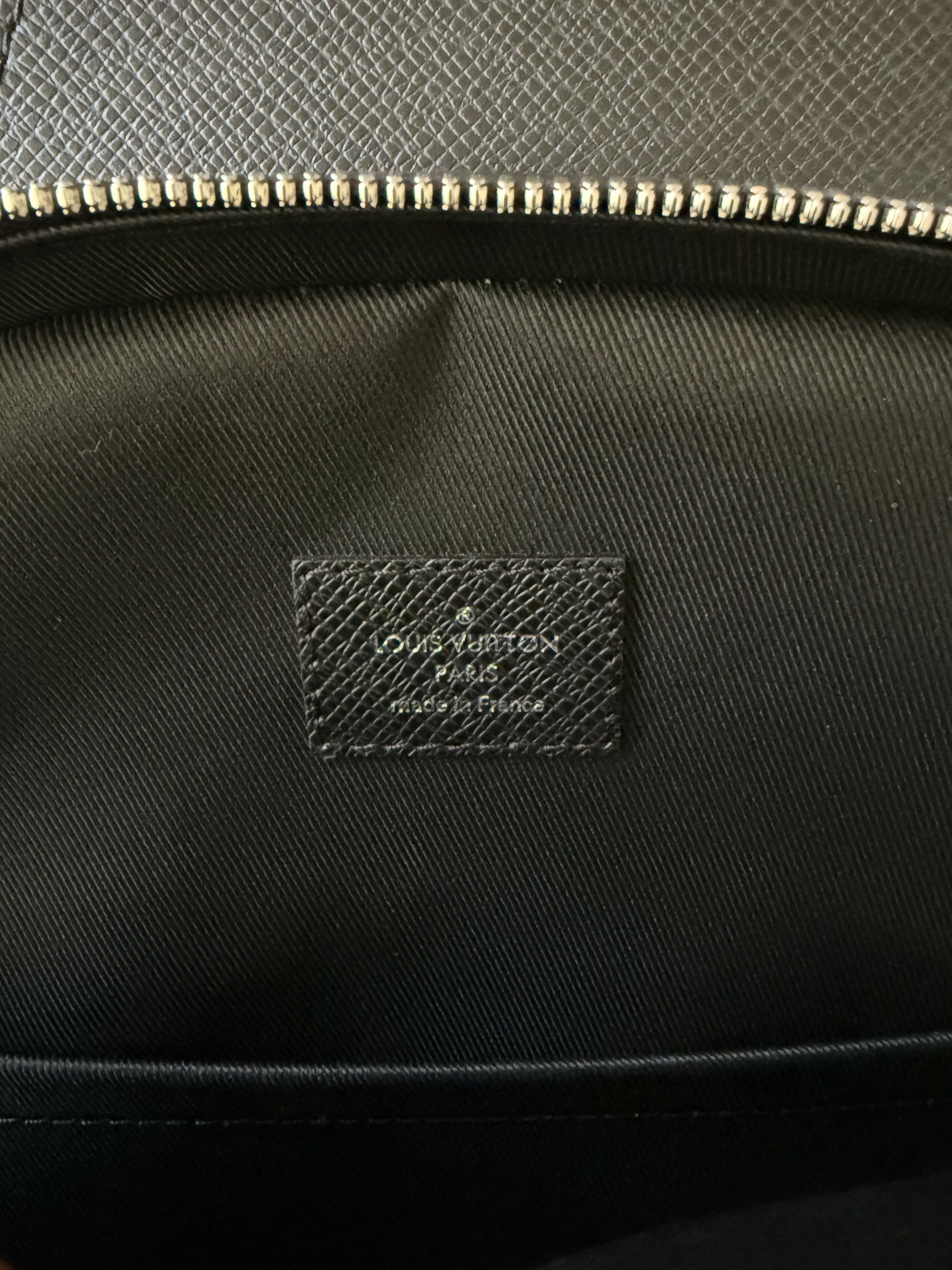 Louis Vuitton Avenue Slingbag Taiga Leather Size ONE SIZE - 5 Thumbnail