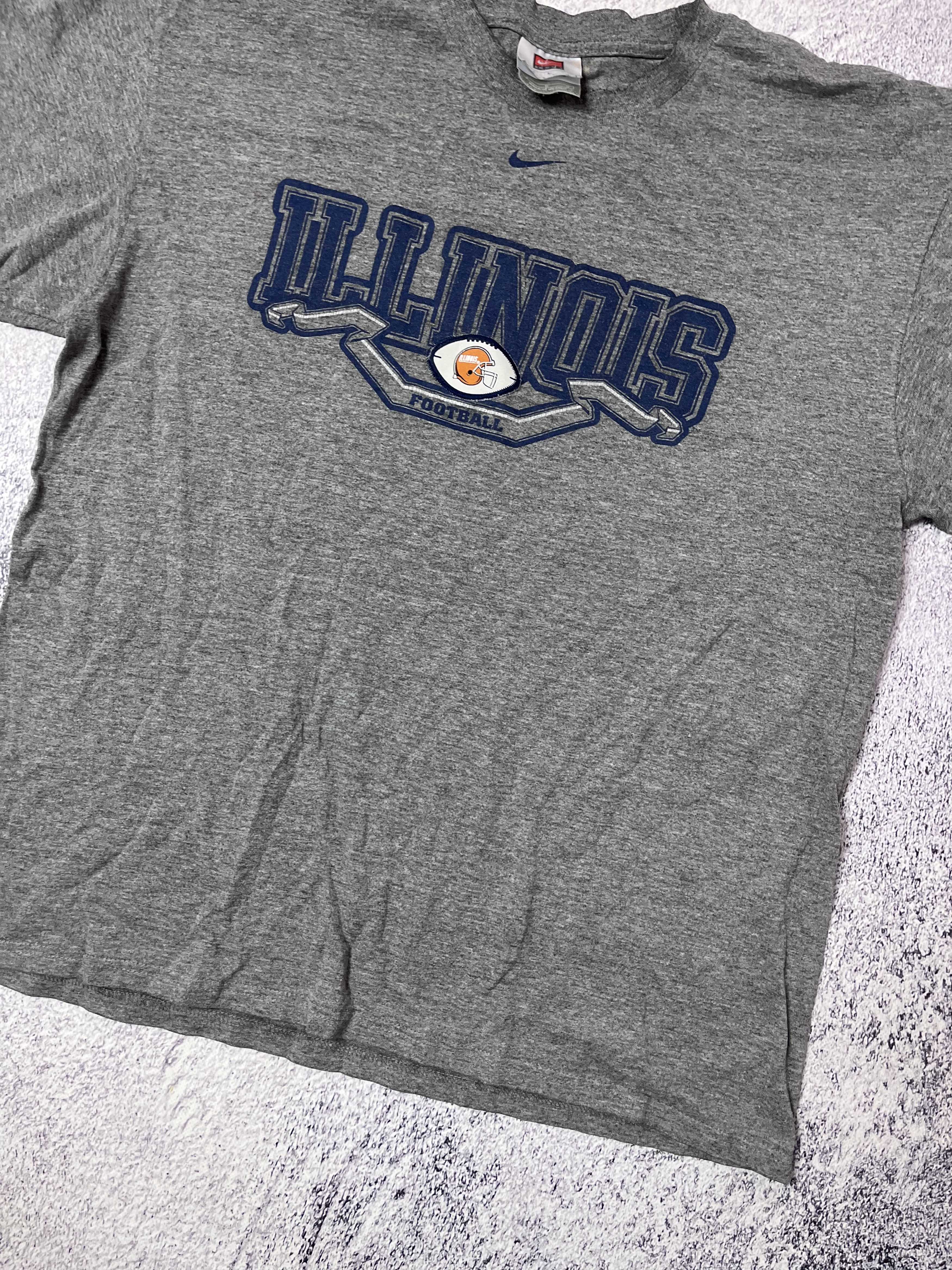 Nike × Vintage Vintage men’s T-shirt Nike Team sport ILLINOIS FOOTBALL Size US XL / EU 56 / 4 - 8 Thumbnail