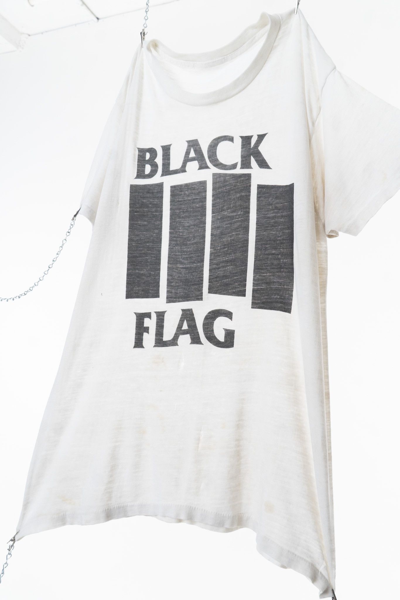 Vintage VINTAGE 1980s BLACK FLAG THRASHED BARS T-SHIRT Size US L / EU 52-54 / 3 - 11 Thumbnail
