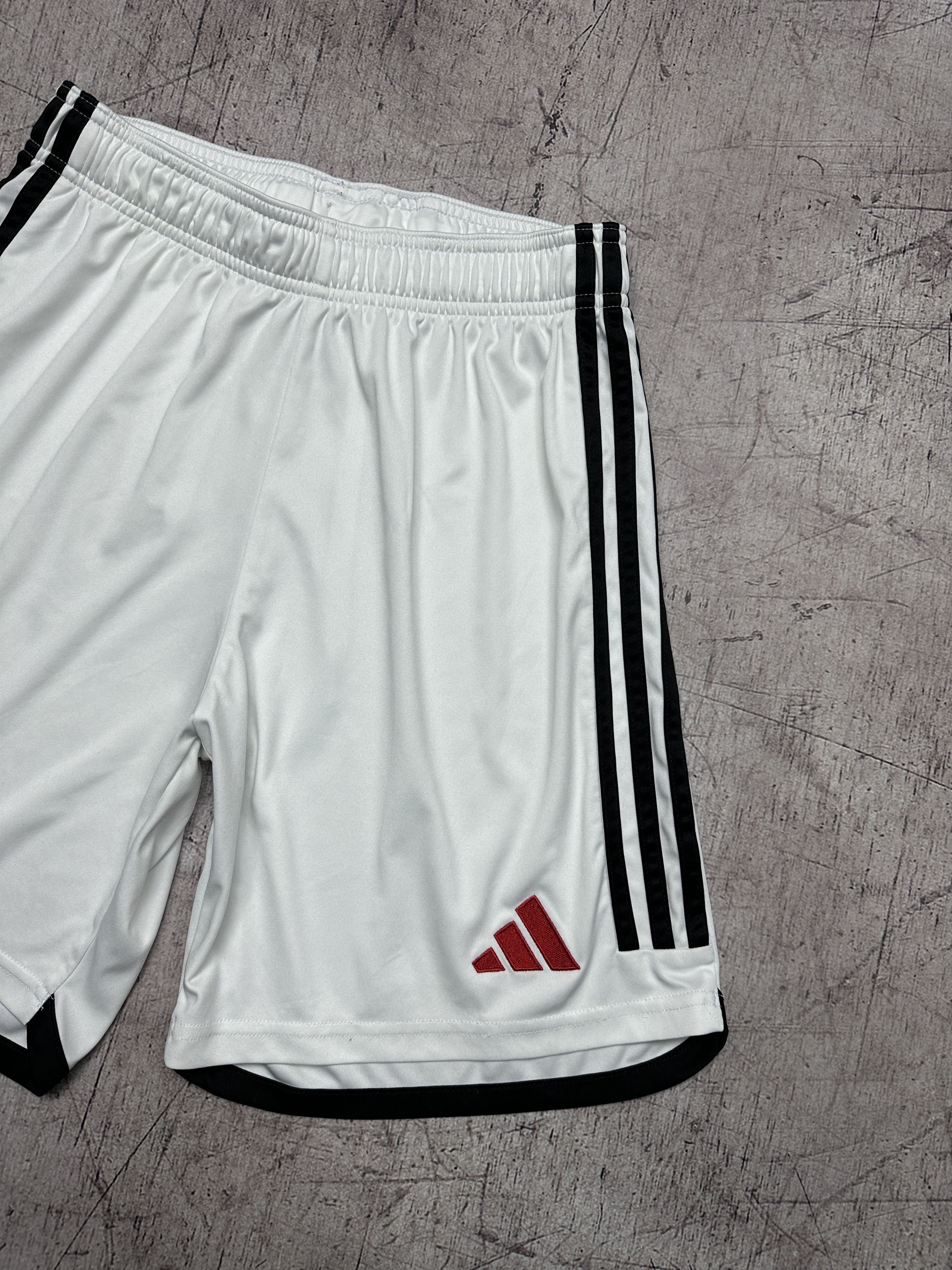 Adidas Adidas Manchester United Vintage Mens Shorts Size US 30 / EU 46 - 2 Thumbnail