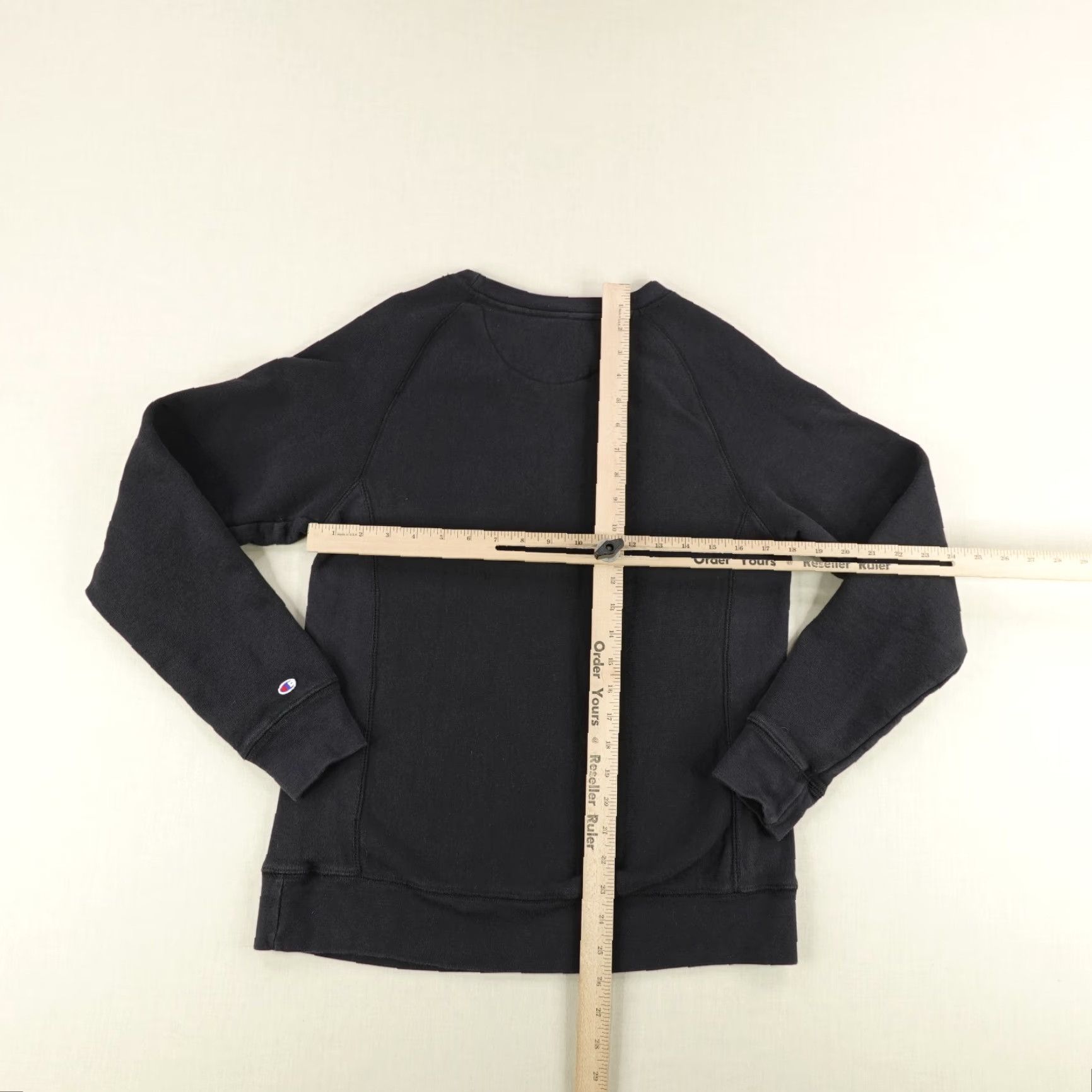 Champion VINTAGE Champion Reverse Weave Sweatshirt Women's Small Black Casual Activewear Pullover Crewneck Size S / US 4 / IT 40 - 4 Thumbnail