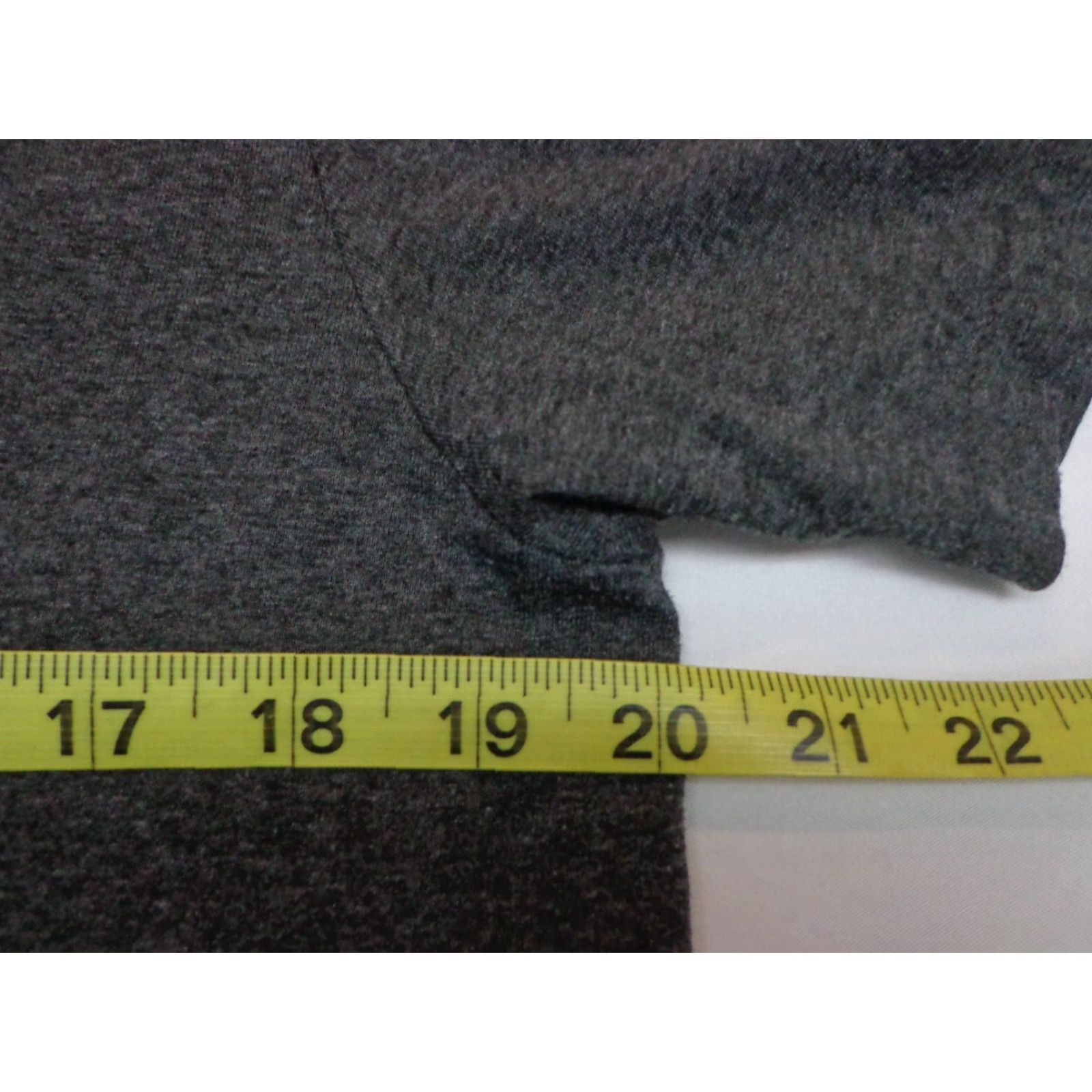 Reebok Reebok T-Shirt M Charcoal Heather Gray Solid Crew Neck Short Sleeve Men Regular Size M Size US M / EU 48-50 / 2 - 5 Thumbnail