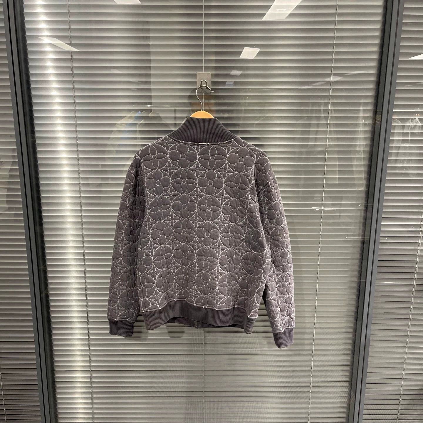 Louis Vuitton Louis Vuitton floral embroidery all over jacket L Size US L / EU 52-54 / 3 - 2 Thumbnail