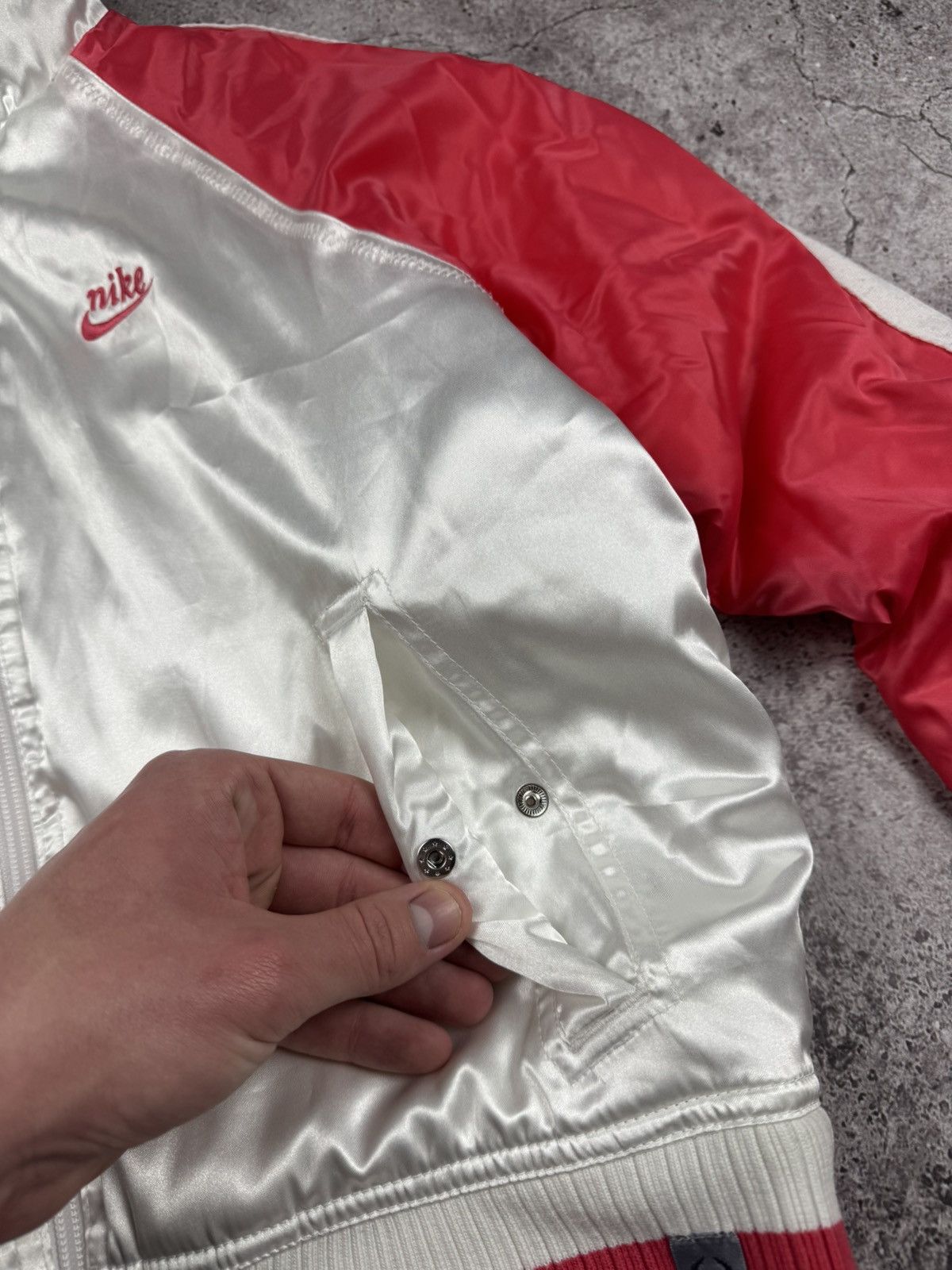 Nike VINTAGE NIKE Y2K BIG SWOOSH LOGO NYLON BOMBER PINK JACKET Size S / US 4 / IT 40 - 12 Thumbnail