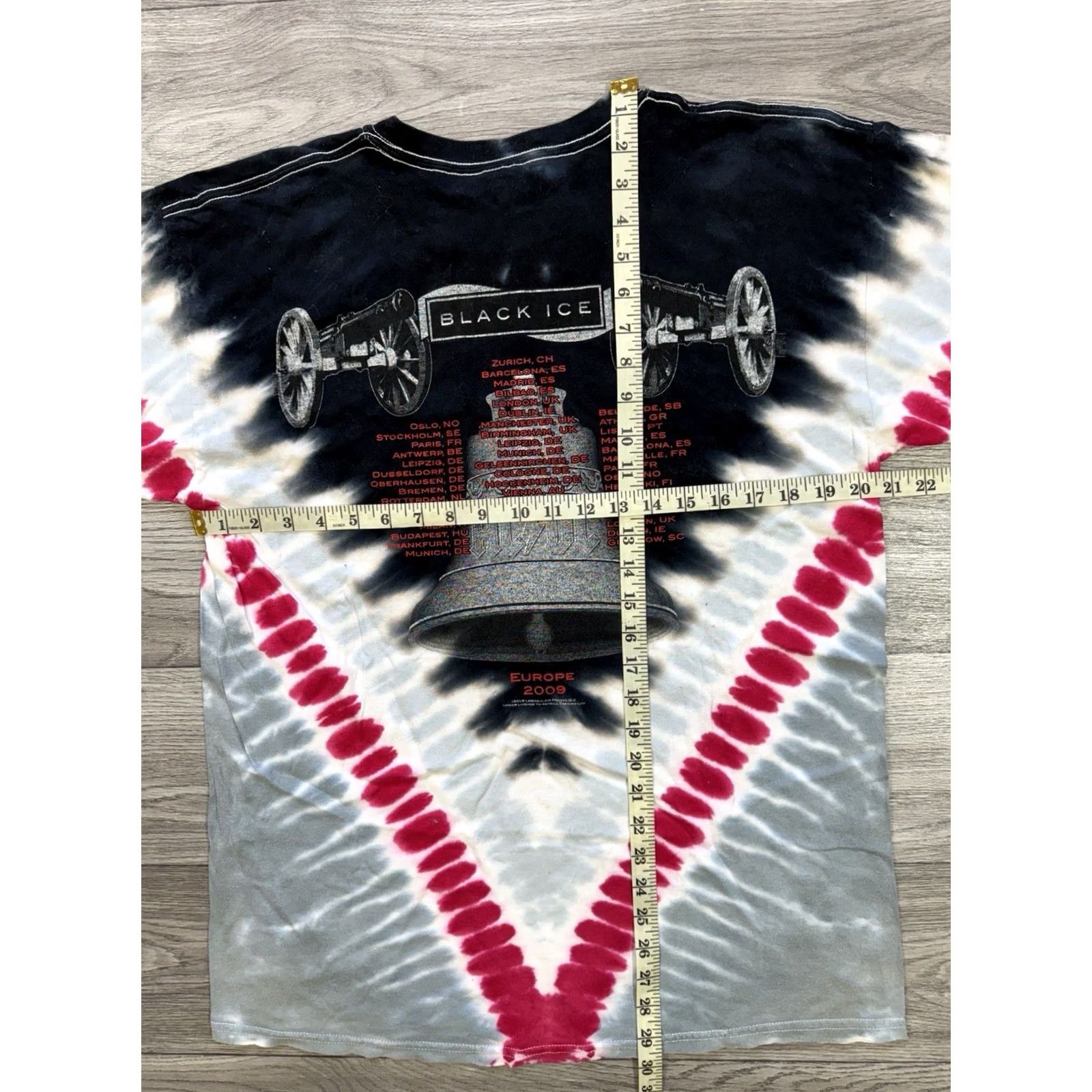 Gildan AC/DC Tie Dye Black Ice 2009 Tour T-Shirt L Mens Gildan Multicolor Short Sleeve Jersey 9.5/10 Size US L / EU 52-54 / 3 - 3 Thumbnail