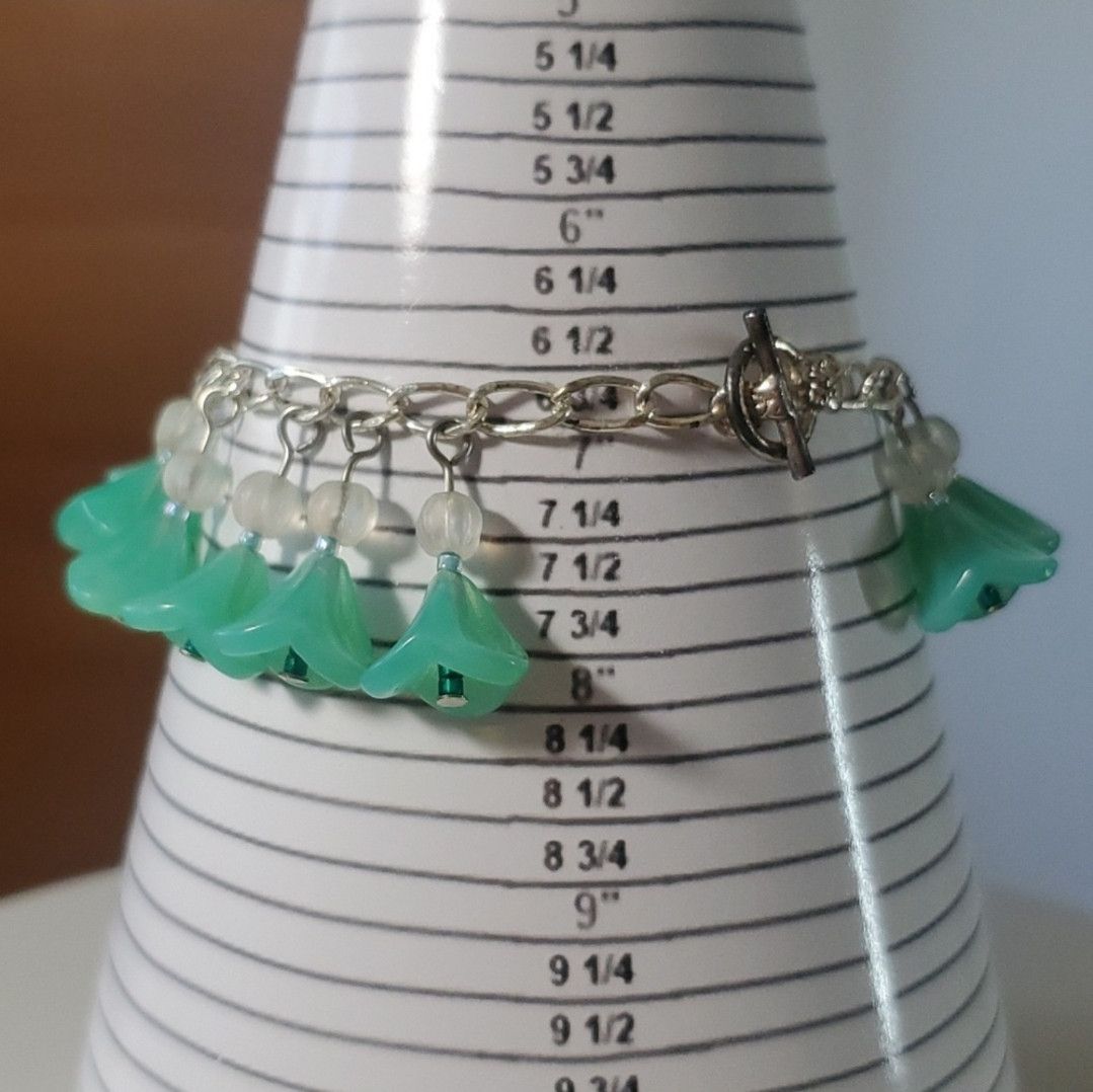 Handmade Charm Bracelet 6.5" Handmade Mint Phosphorus Green Flower Size ONE SIZE - 8 Thumbnail