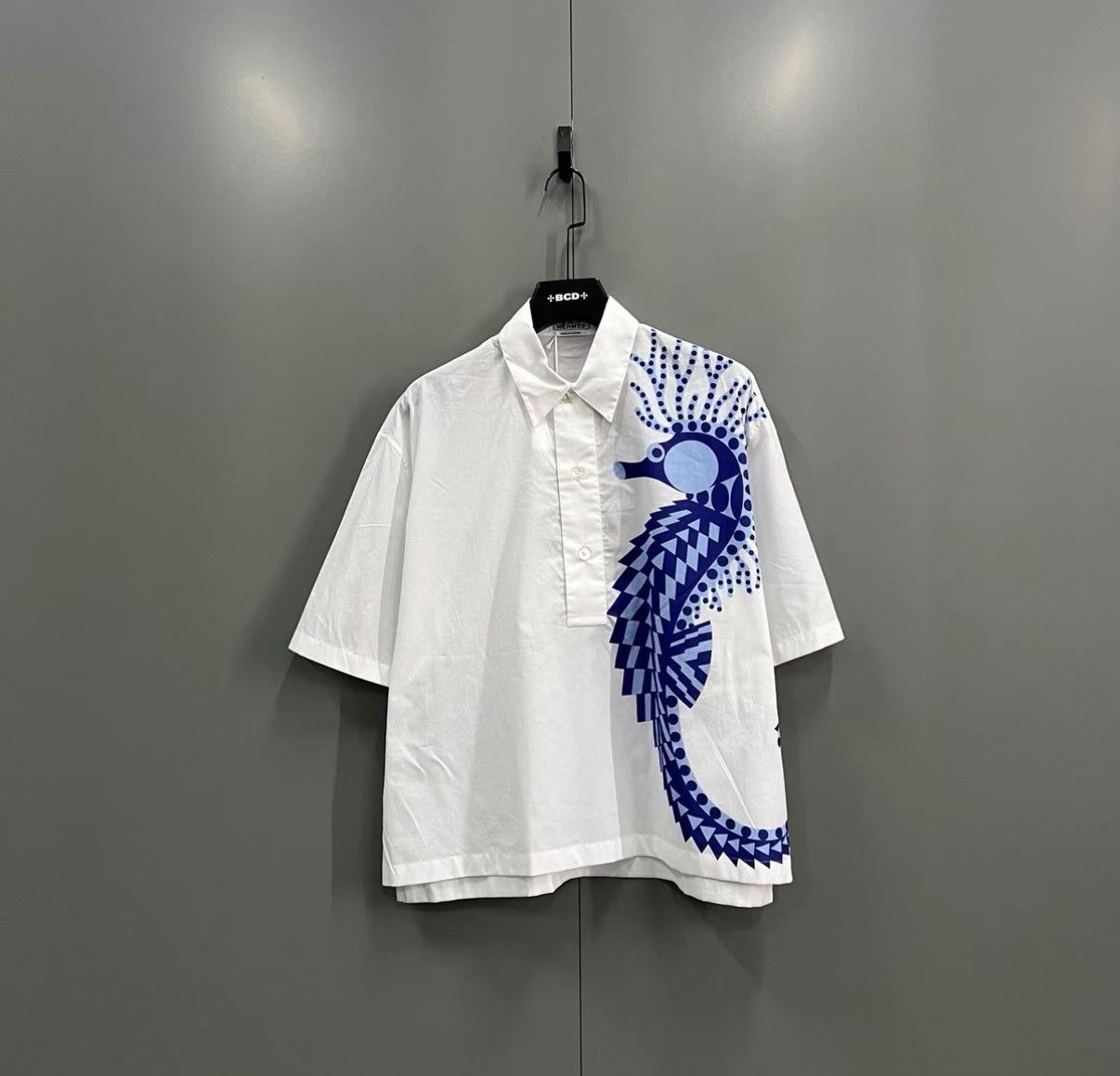 Hermes Hermès Seahorse Pattern Printed Short-Sleeve Shirt J41 Size XS / US 0-2 / IT 36-38 - 1 Thumbnail
