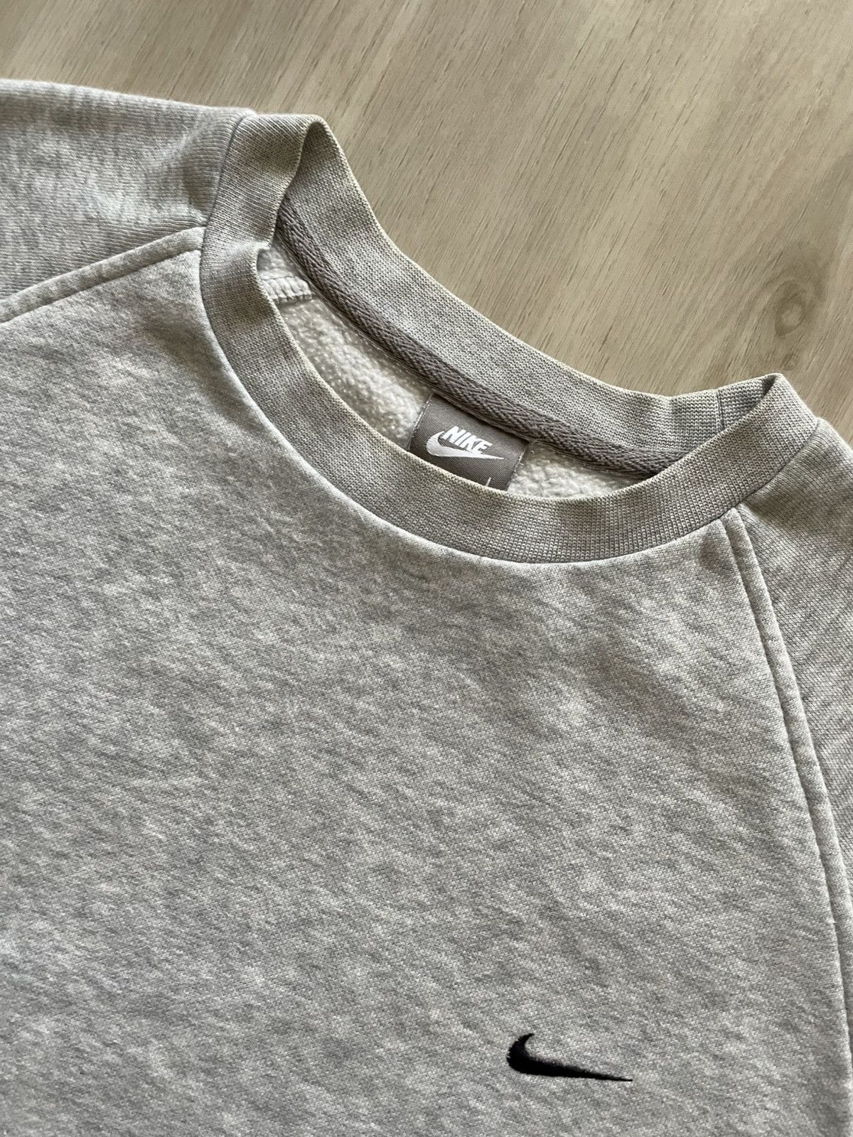 Nike VTG Nike Mini Swoosh Crewneck Essential Heather Gray Sz L Size US L / EU 52-54 / 3 - 2 Thumbnail
