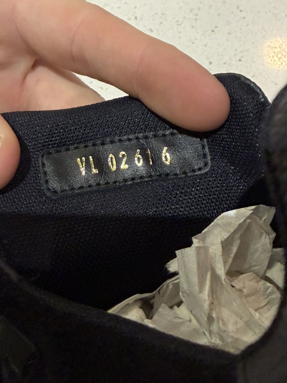 Louis Vuitton Size 6UK/7US - Louis Vuitton Trainer Low Top Black Size US 6 / EU 39 - 14 Thumbnail
