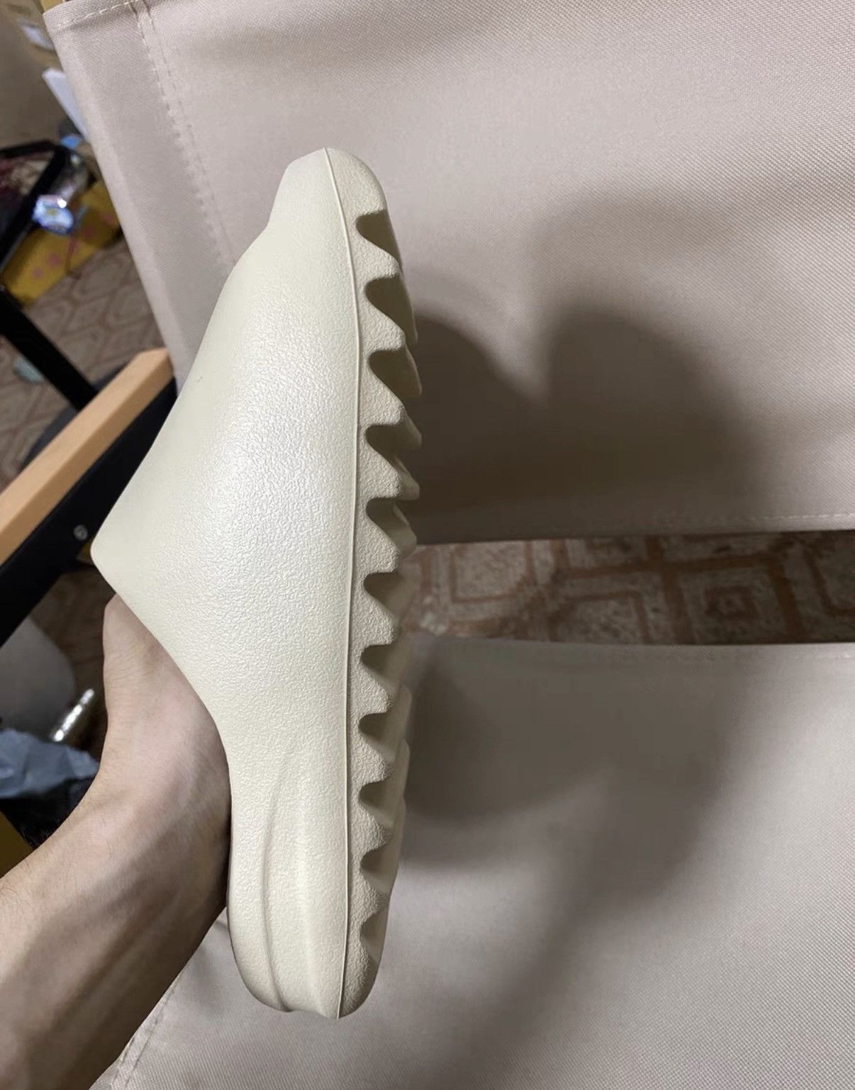 Adidas Adidas Yeezy Slide Bone K37 Size US 9 / IT 39 - 6 Thumbnail