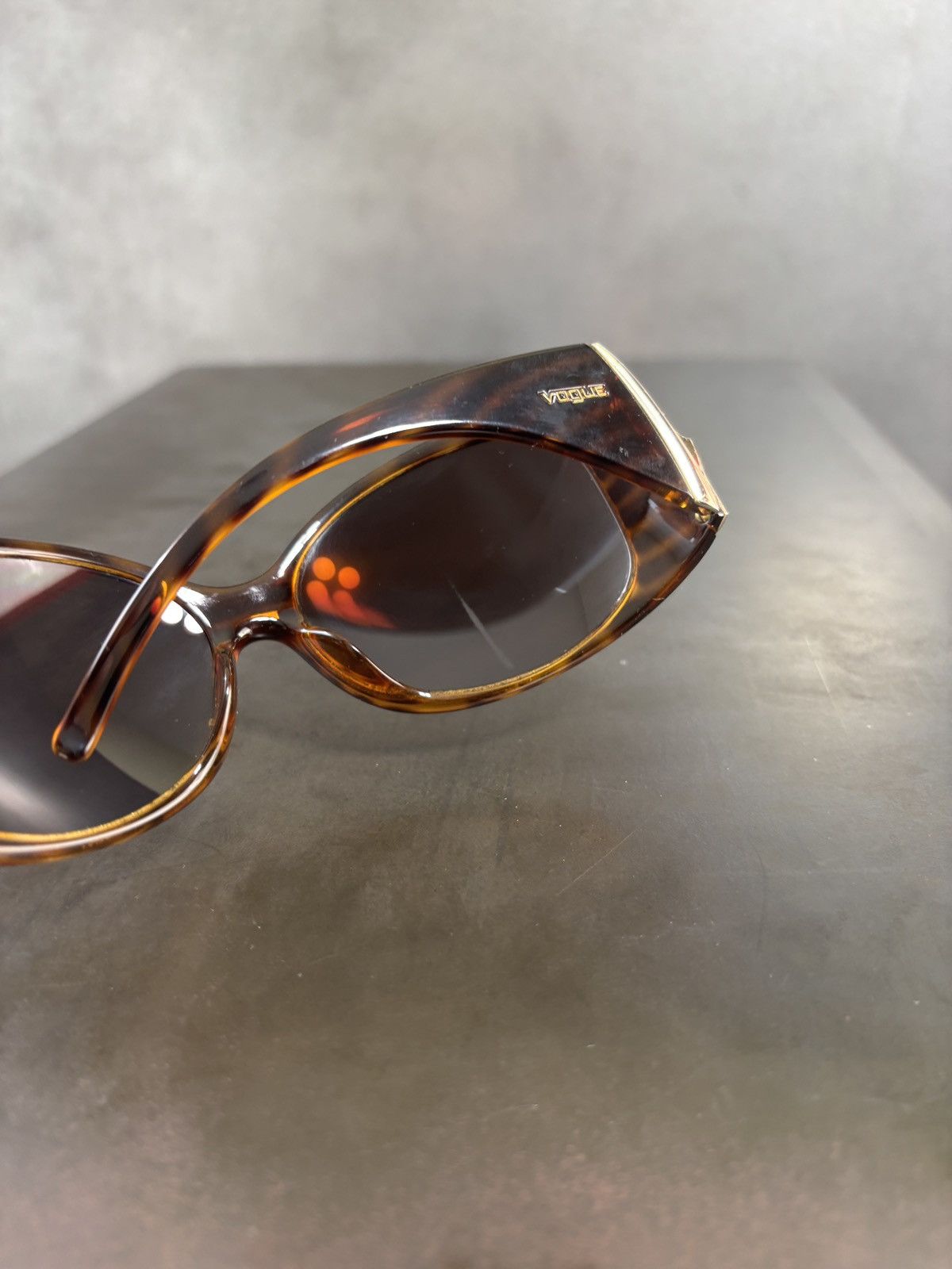 Vintage × Vogue 2000s Vintage Vogue Sunglasses Drop Arm VO 2519-S Y2K Glam Size ONE SIZE - 13 Thumbnail