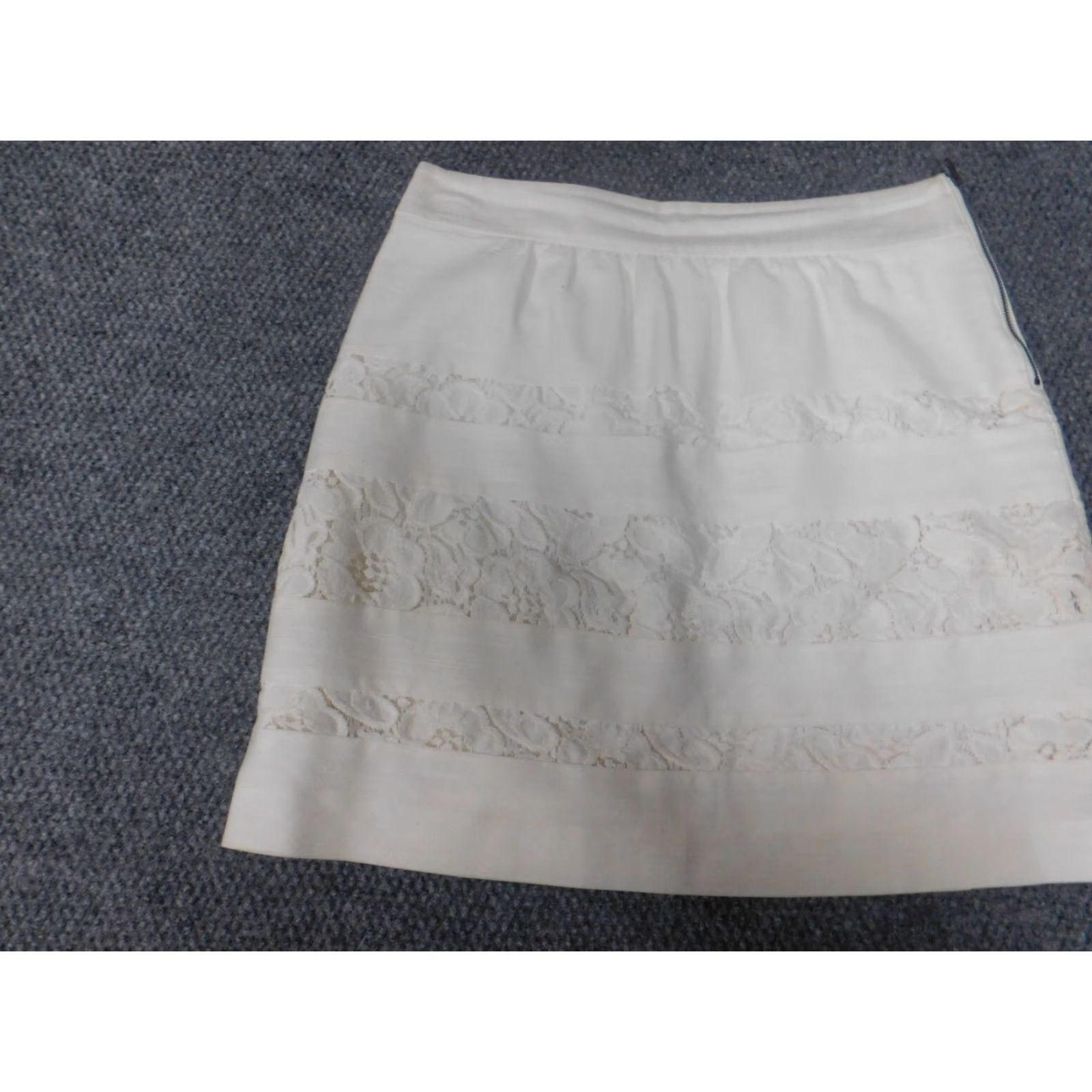 Loft LOFT Skirt Women Knee Length A-Line White Floral 6 Zipper Knit Polyester Regular Machine Washable Vintage No Mens Womens Girls Size 28" / US 6 / IT 42 - 2 Thumbnail