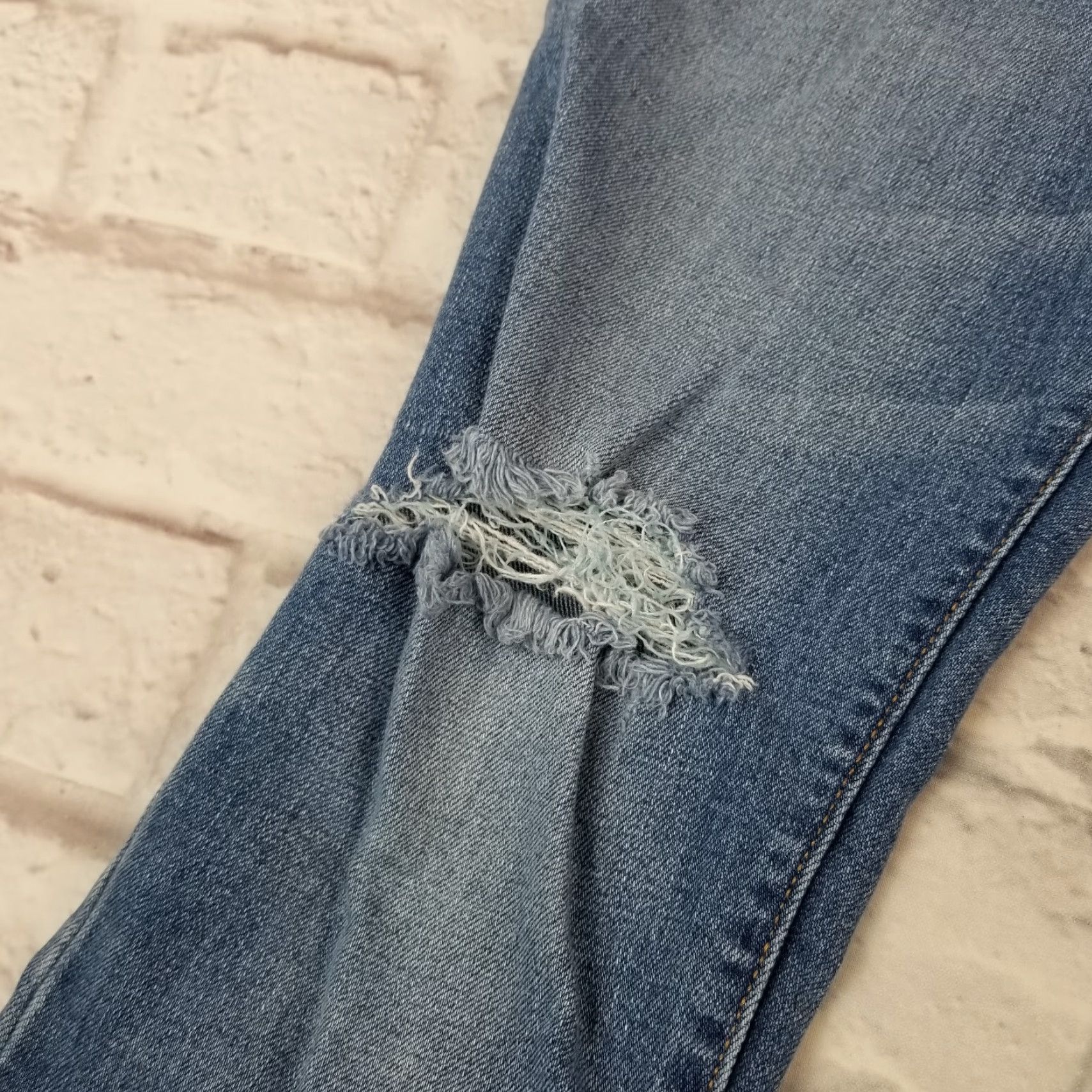 Old Navy Old Navy Jeans Womens The Sweetheart Distressed Size 2 Regular Straight Low Rise Jeans Size 26" / US 2 / IT 38 - 7 Thumbnail